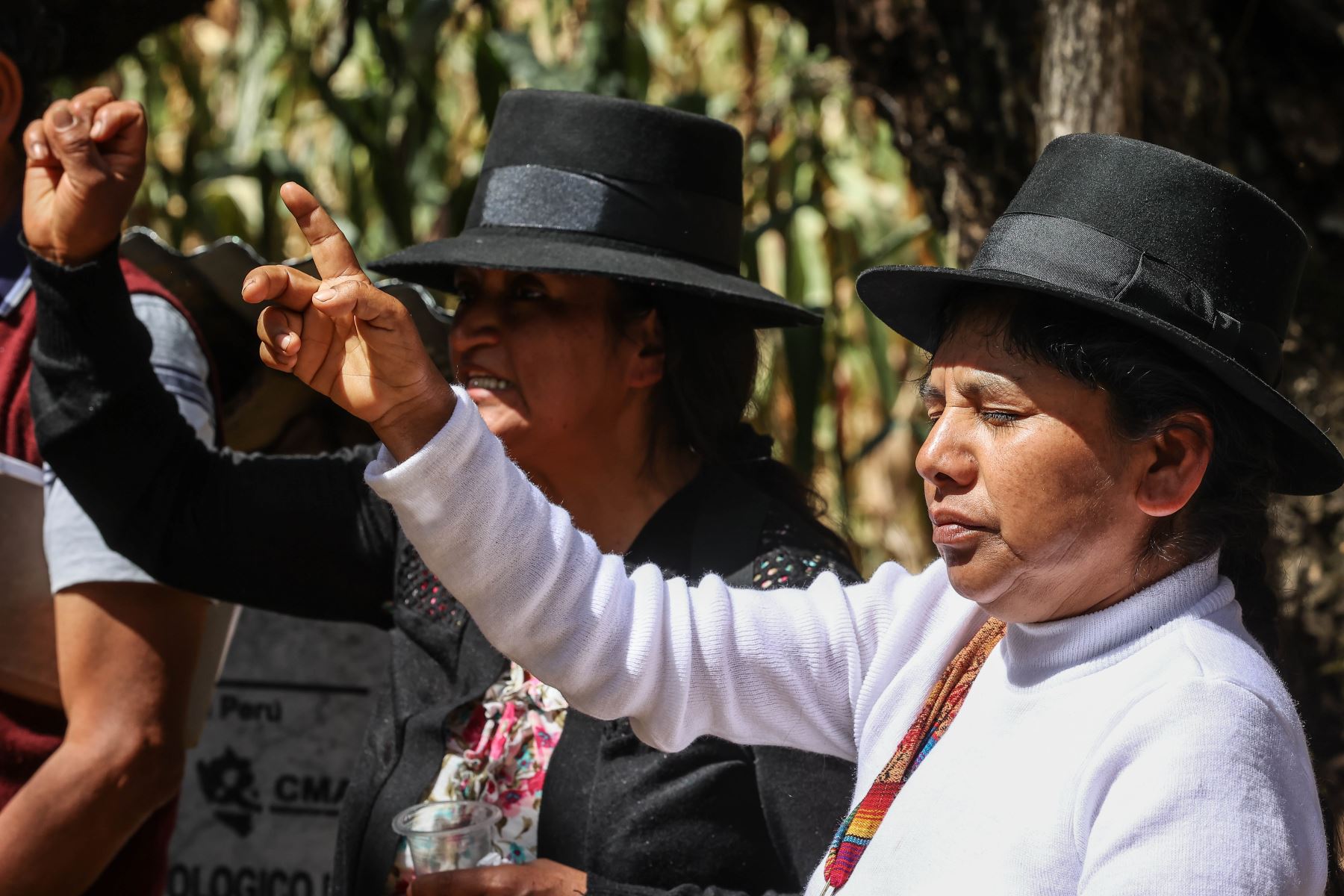 Autoridades locales y familiares llegaron al poblado de Lloqllapampa, en Accomarca, para rendir homenaje a las víctimas de la masacre perpetrada por una patrulla del Ejército, en 1985. Foto: ANDINA/Andrés Valle