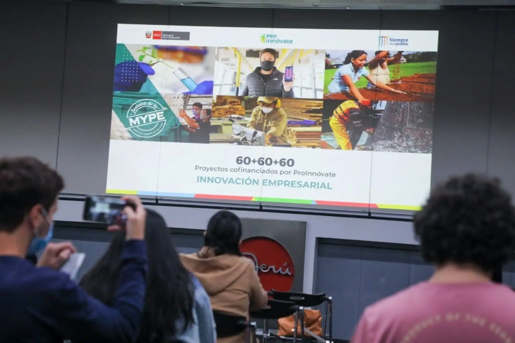 La publicación recopila 180 iniciativas innovadoras de distintas regiones que lograron incrementar su productividad y competitividad gracias al acompañamiento del programa ProInnóvate.
