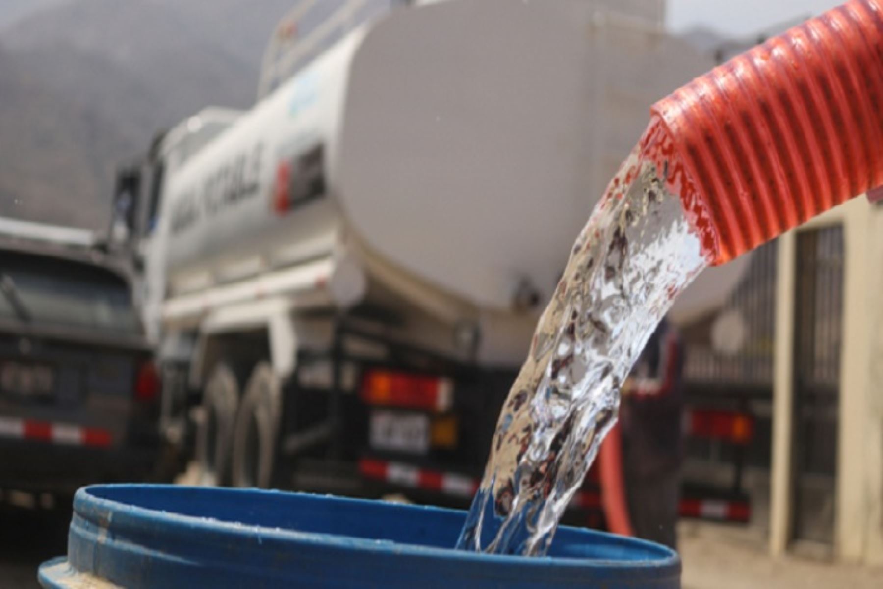 Sedapal continuará abasteciendo de agua potable a la población a través de camiones cisterna durante la restricción temporal del servicio, añade en su comunicado difundido hoy. Foto: ANDINA/Difusión