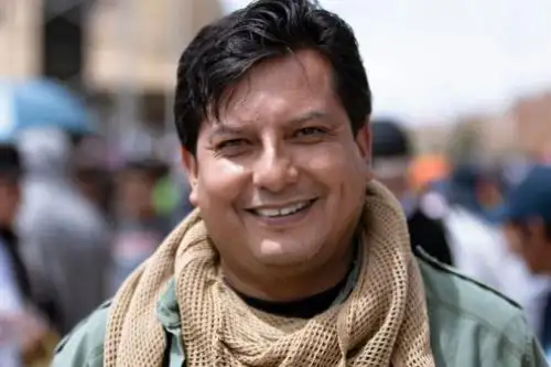 Tiene 52 años, lleva 33 años en una universidad, ha reprobado más de 200 materias, tiene cero en más de 100 materias y tenía un sueldo de 21.860 bolivianos (unos 3.150 dólares) por mes. Foto: Internet