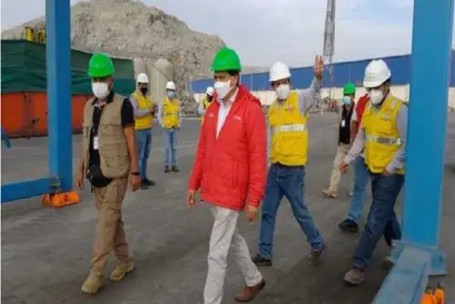 Tras la reunión con las autoridades en la municipalidad provincial de Trujillo, el ministro Nicolás Bustamante visitó el terminal portuario de Salaverry.