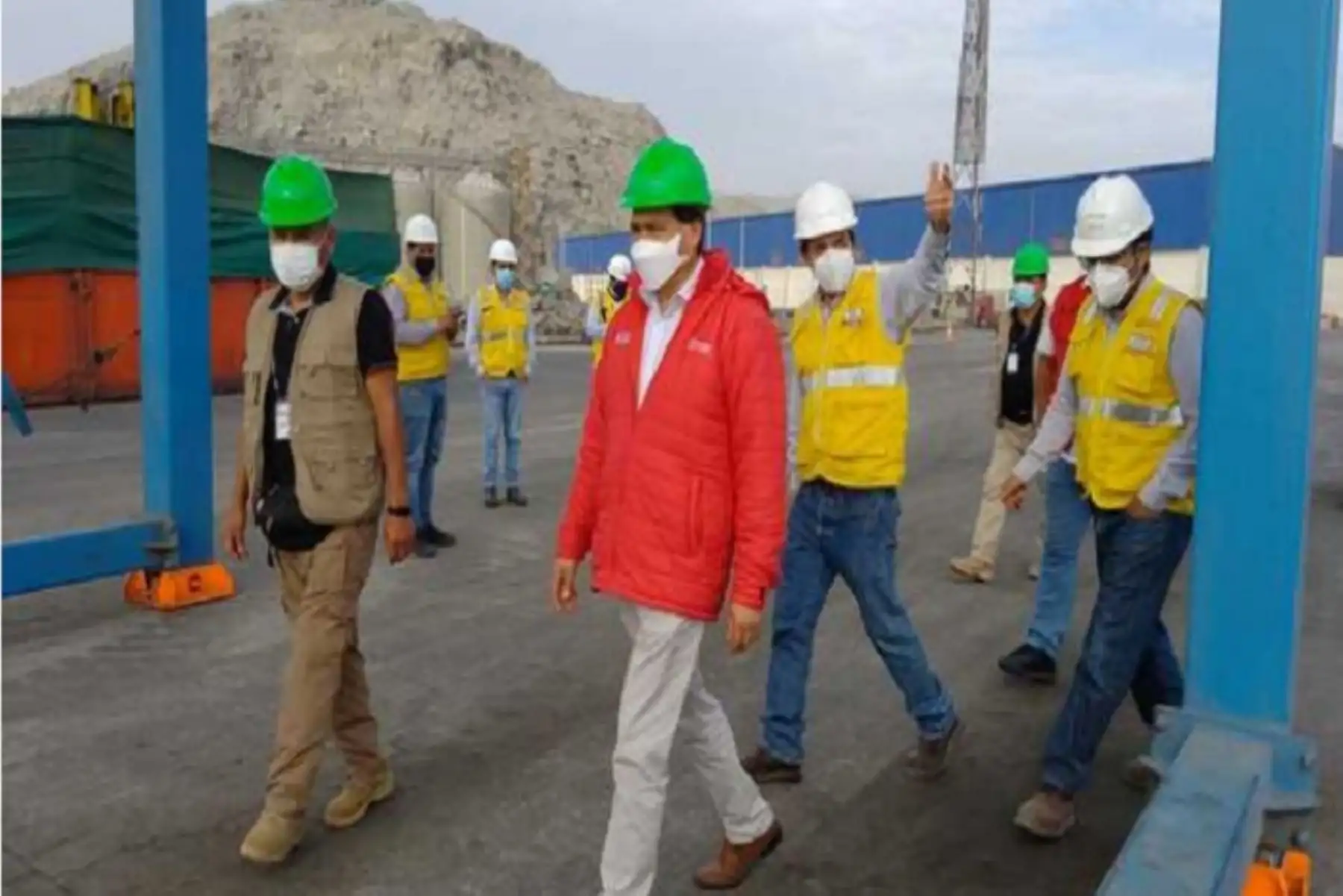 Tras la reunión con las autoridades en la municipalidad provincial de Trujillo, el ministro Nicolás Bustamante visitó el terminal portuario de Salaverry.