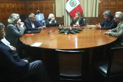 La presidenta del Congreso reunida con miembros del Foro del Acuerdo Nacional. ANDINA/Difusión