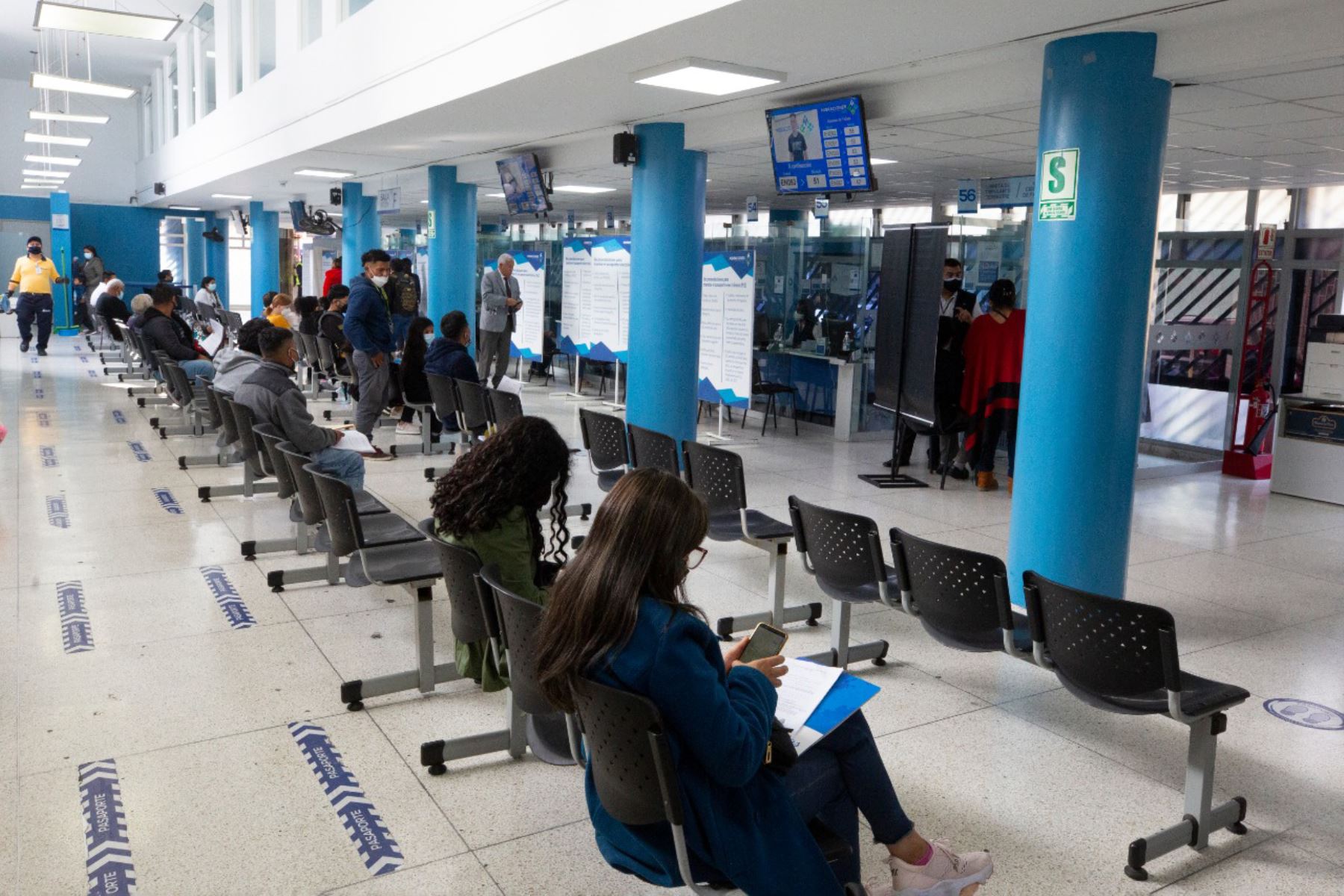 Migraciones amplía atención en horario de madrugada para tramitar pasaporte electrónico