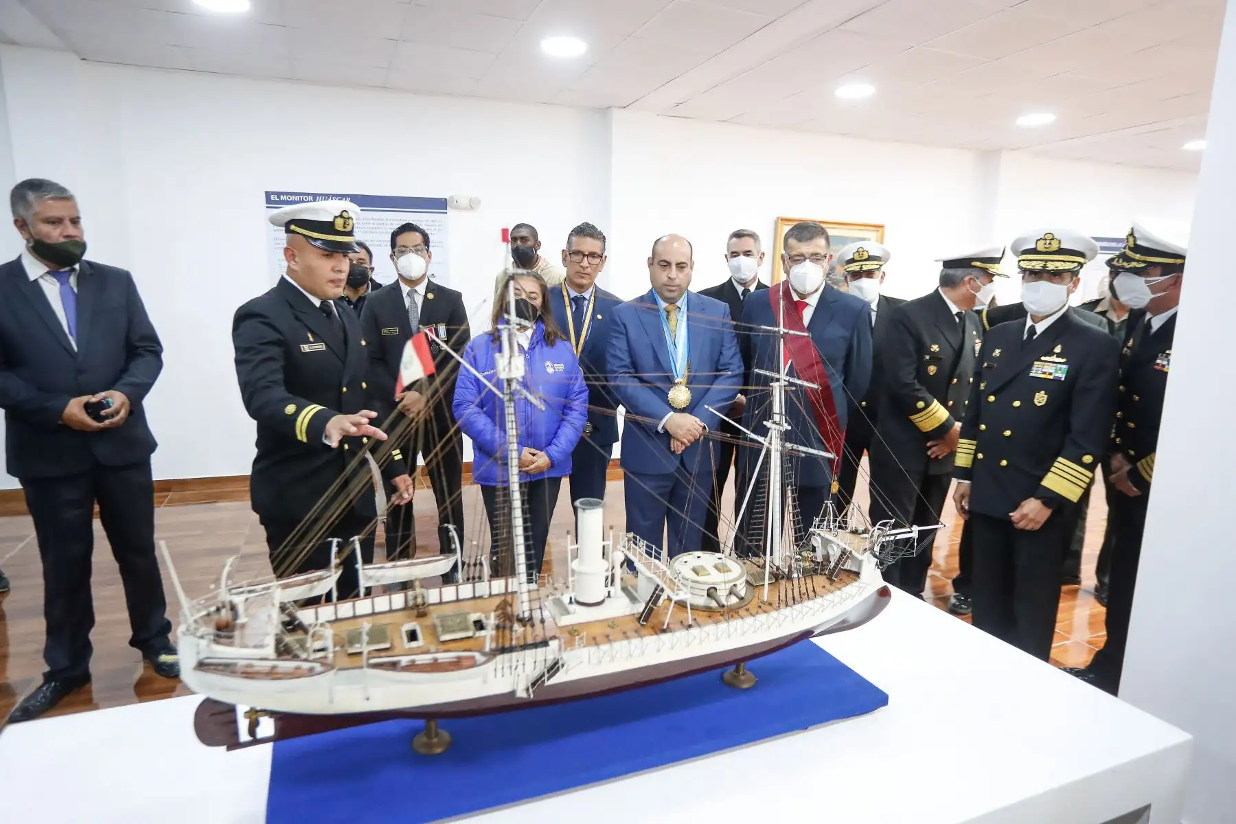 El verdadero Monitor "Huáscar" fue construido en los astilleros Laird & Brothers, en Reino Unido.  Sirvió en la Marina de Guerra del Perú desde 1865 hasta 1879. Su primer comandante fue el Capitán de Navío José María Salcedo y el último el Capitán de Navío Miguel Grau Seminario.  . Foto: ANDINA/ Renato Pajuelo