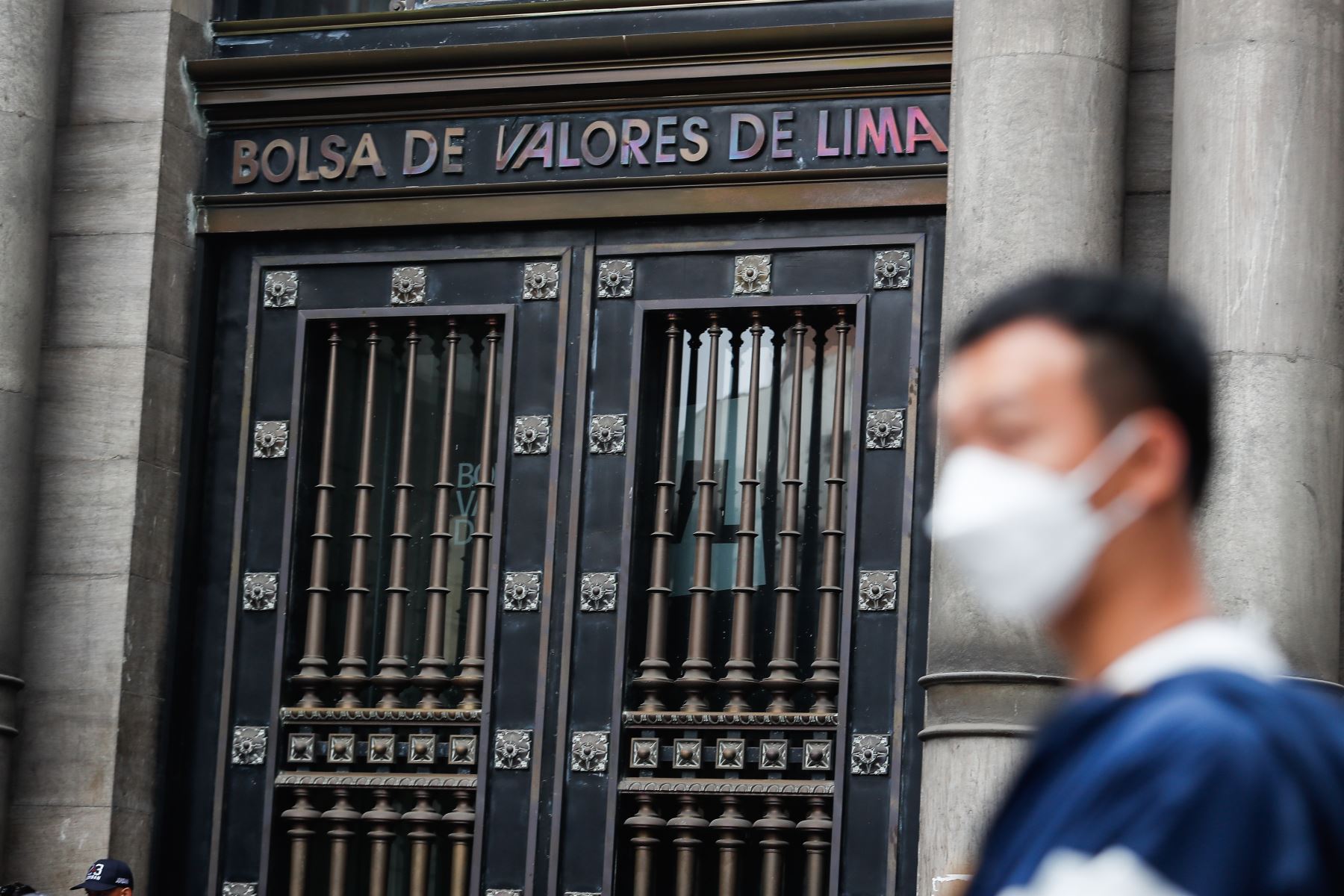 Bolsa de Valores de Lima abre al alza en línea con desempeño regional
