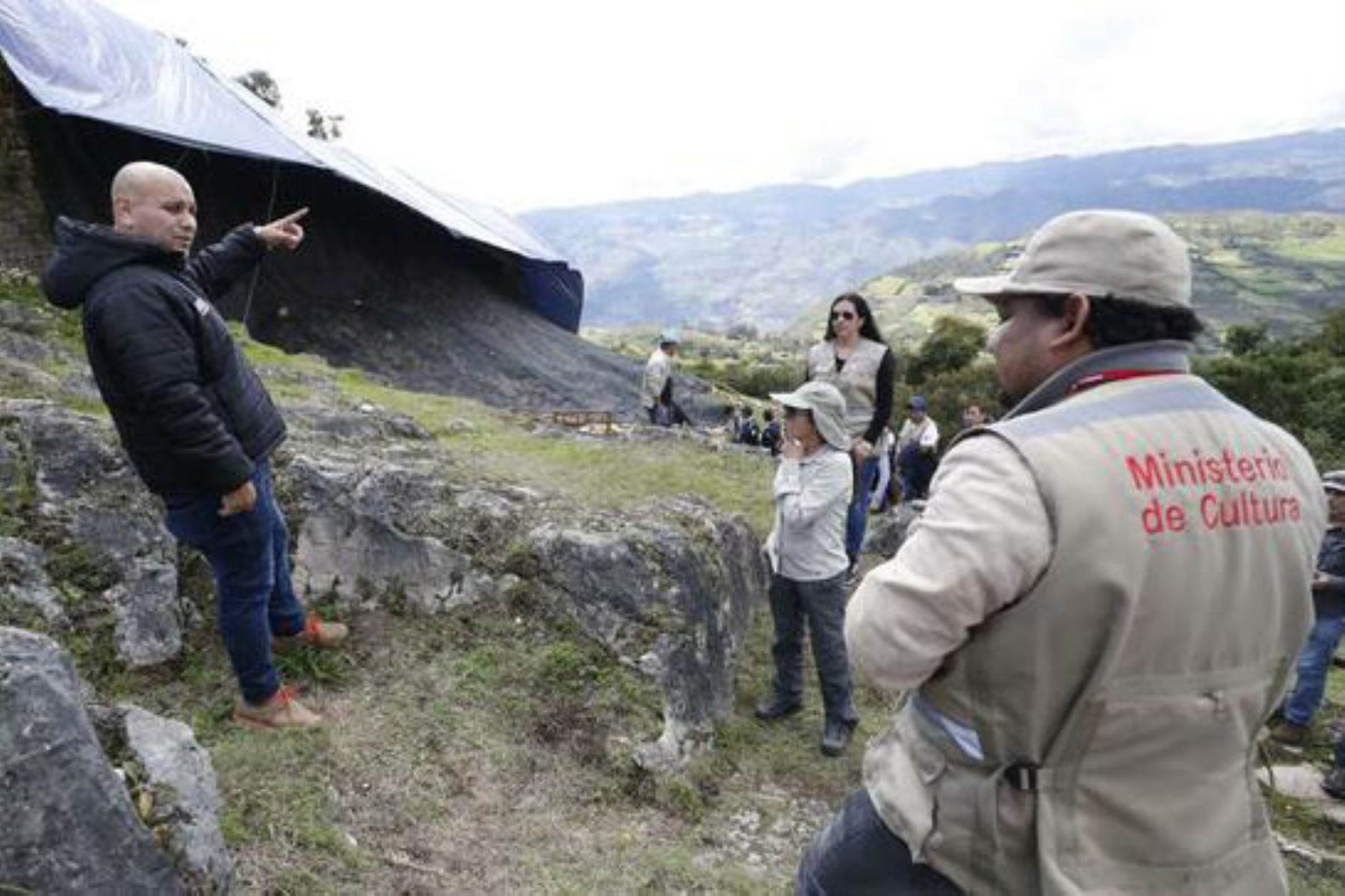 El ministro de Cultura, Alejandro Salas, supervisó los trabajos de enmallamiento y apuntalamiento del complejo arqueológico Kuélap. Foto: ANDINA/Mincul