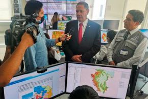 El ministro de Defensa, José Luis Gavidia Arrascue, visitó a las instalaciones del Cenepred. Foto: Mindef