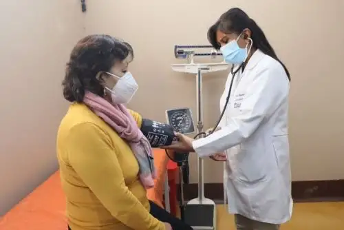 Los consultorios externos atenderán en tres turnos, lo que permitirá ampliar el número de consultas diarias en las distintas especialidades médicas.