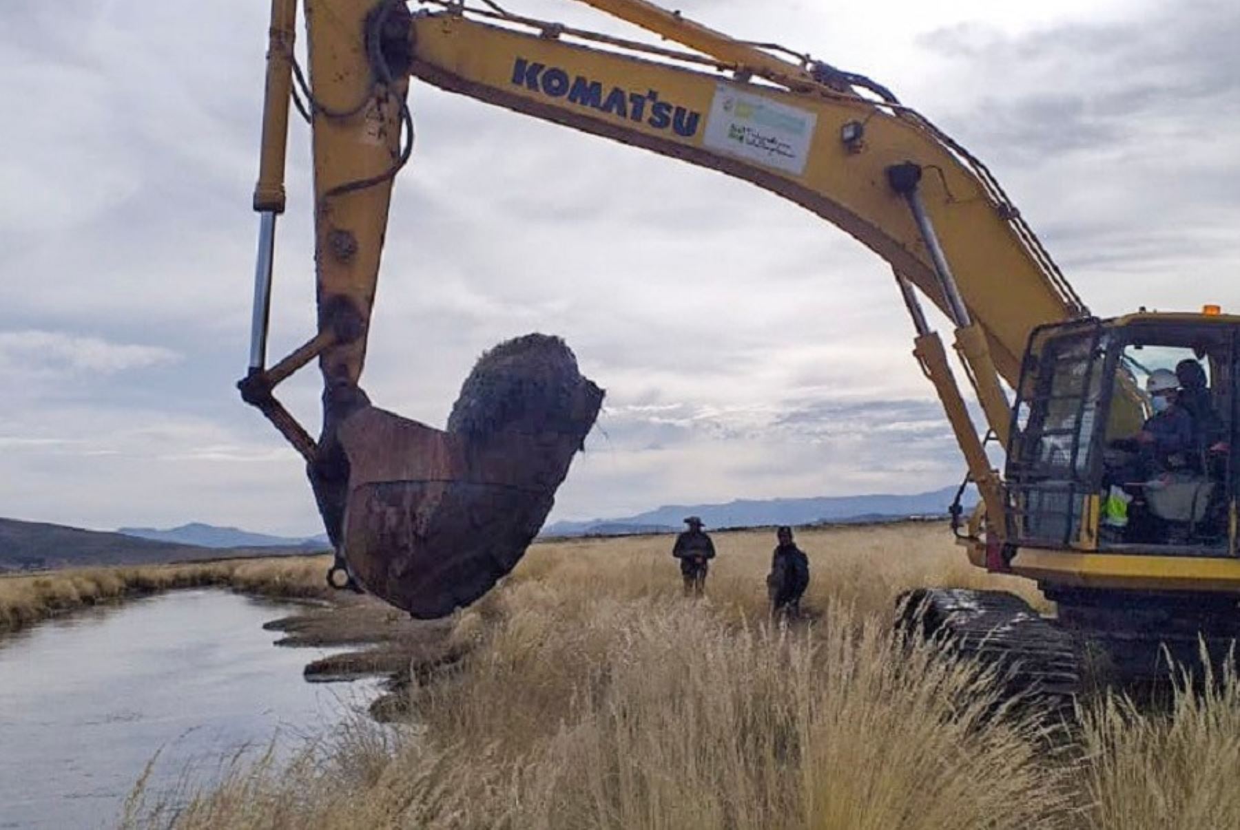 Puno: Maquinaria del Ministerio de Vivienda culminó limpieza y descolmatación de río Illpa