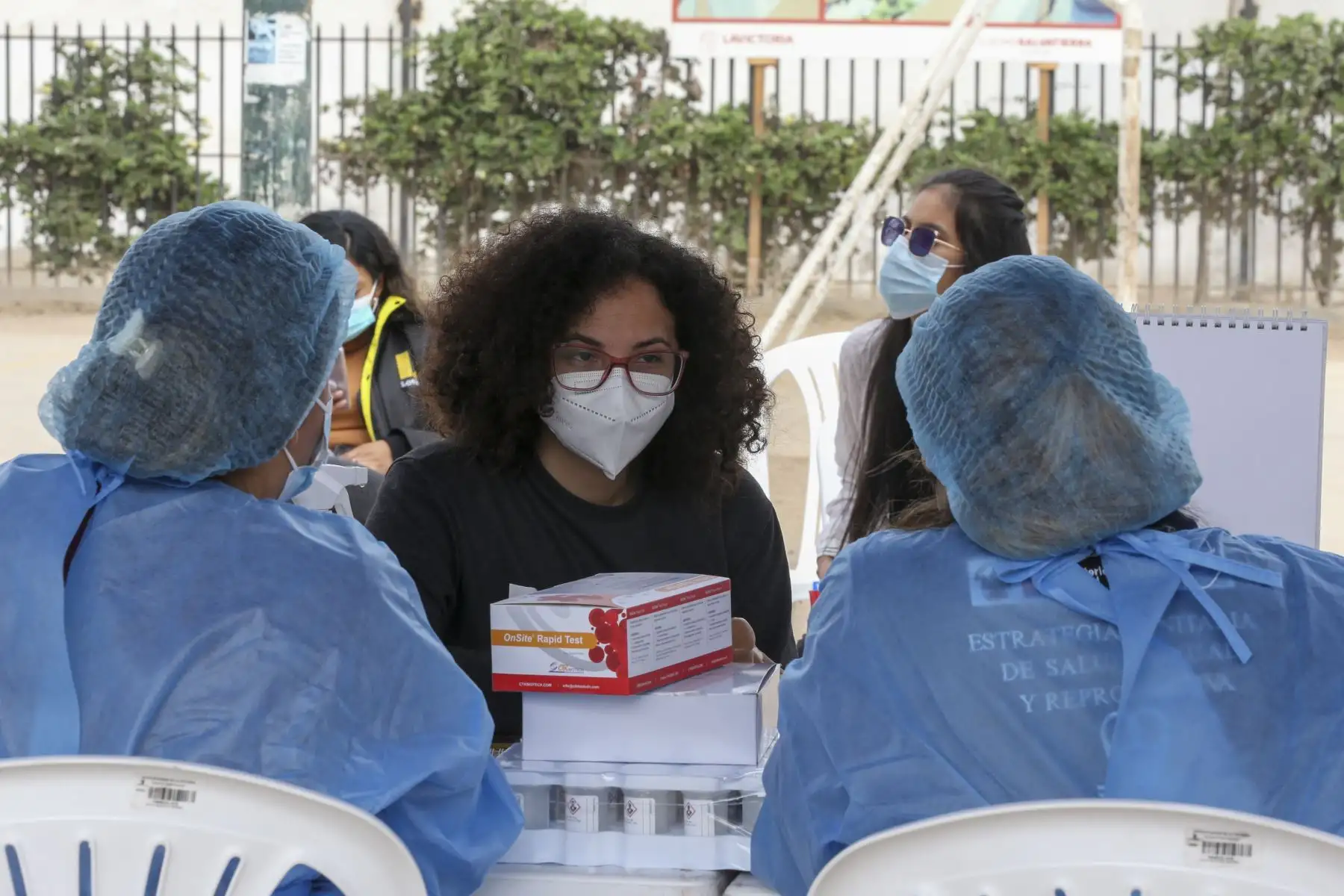 El Ministerio de Salud desarrolló una campaña integral de salud en La Victoria, donde se brindaron servicios como: obstetricia, salud bucal, nutrición. Además realizaron pruebas de descarte y vacunación contra la COVID-19. Foto: ANDINA/Eddy Ramos