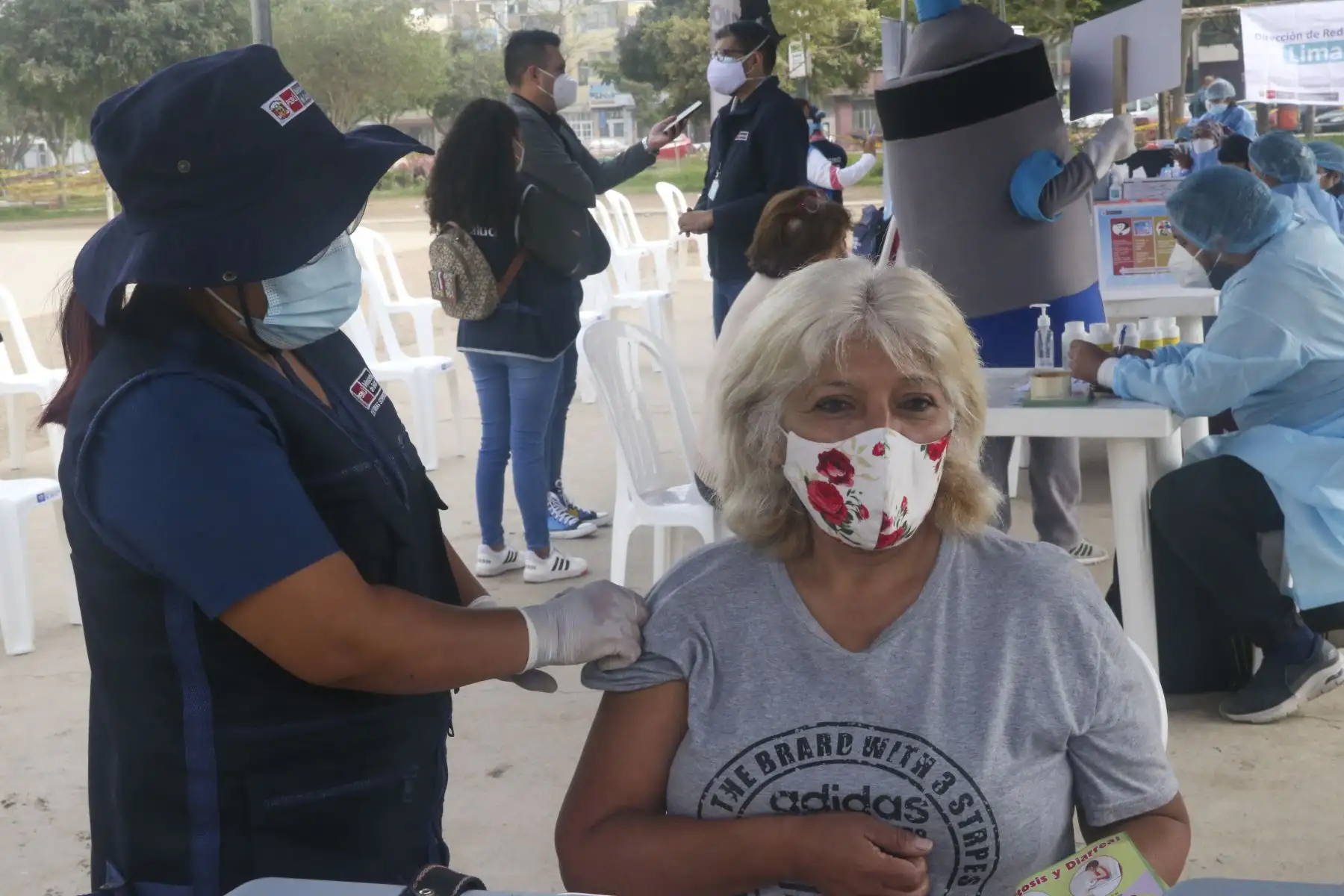 El Ministerio de Salud desarrolló una campaña integral de salud en La Victoria, donde se brindaron servicios como: obstetricia, salud bucal, nutrición. Además realizaron pruebas de descarte y vacunación contra la COVID-19. Foto: ANDINA/Eddy Ramos
