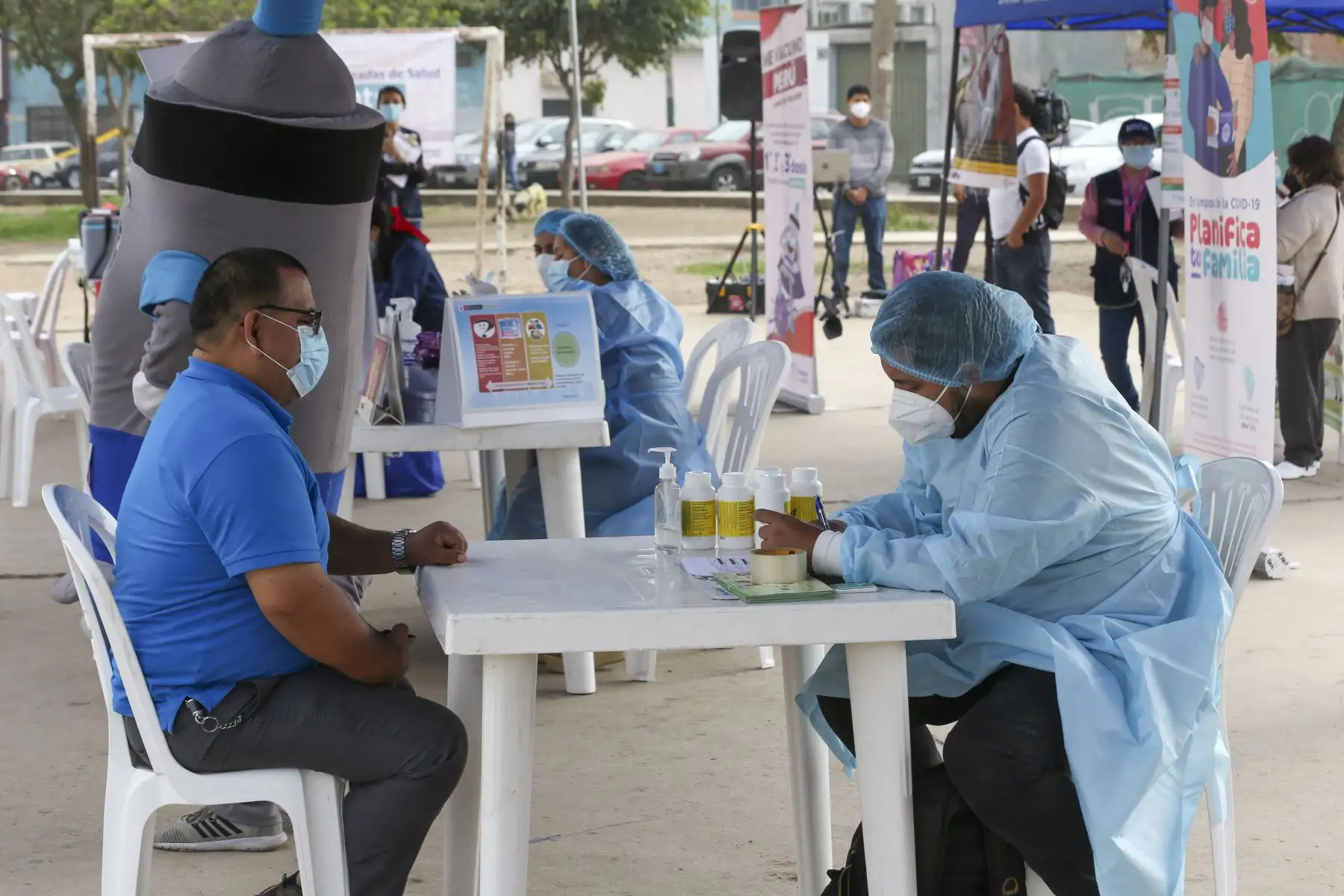 El Ministerio de Salud desarrolló una campaña integral de salud en La Victoria, donde se brindaron servicios como: obstetricia, salud bucal, nutrición. Además realizaron pruebas de descarte y vacunación contra la COVID-19. Foto: ANDINA/Eddy Ramos