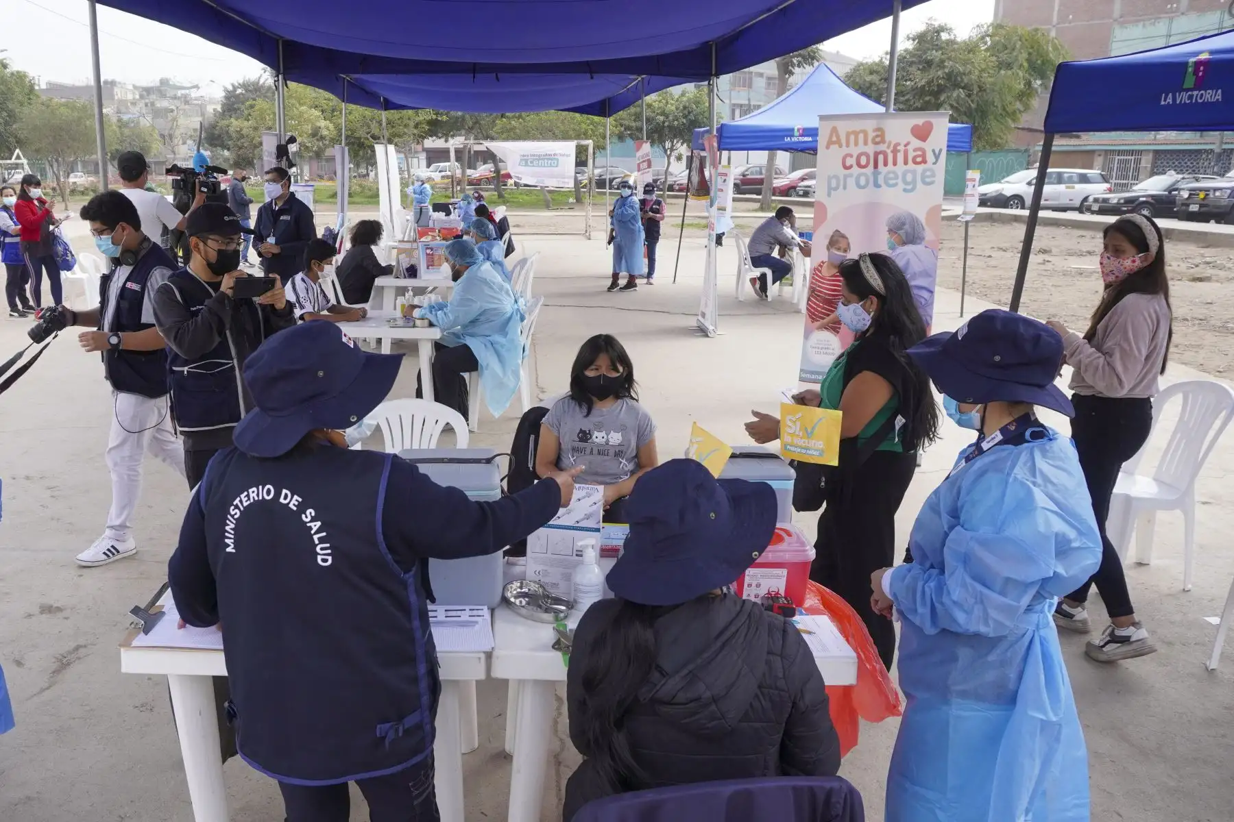 El Ministerio de Salud desarrolló una campaña integral de salud en La Victoria, donde se brindaron servicios como: obstetricia, salud bucal, nutrición. Además realizaron pruebas de descarte y vacunación contra la COVID-19. Foto: ANDINA/Eddy Ramos