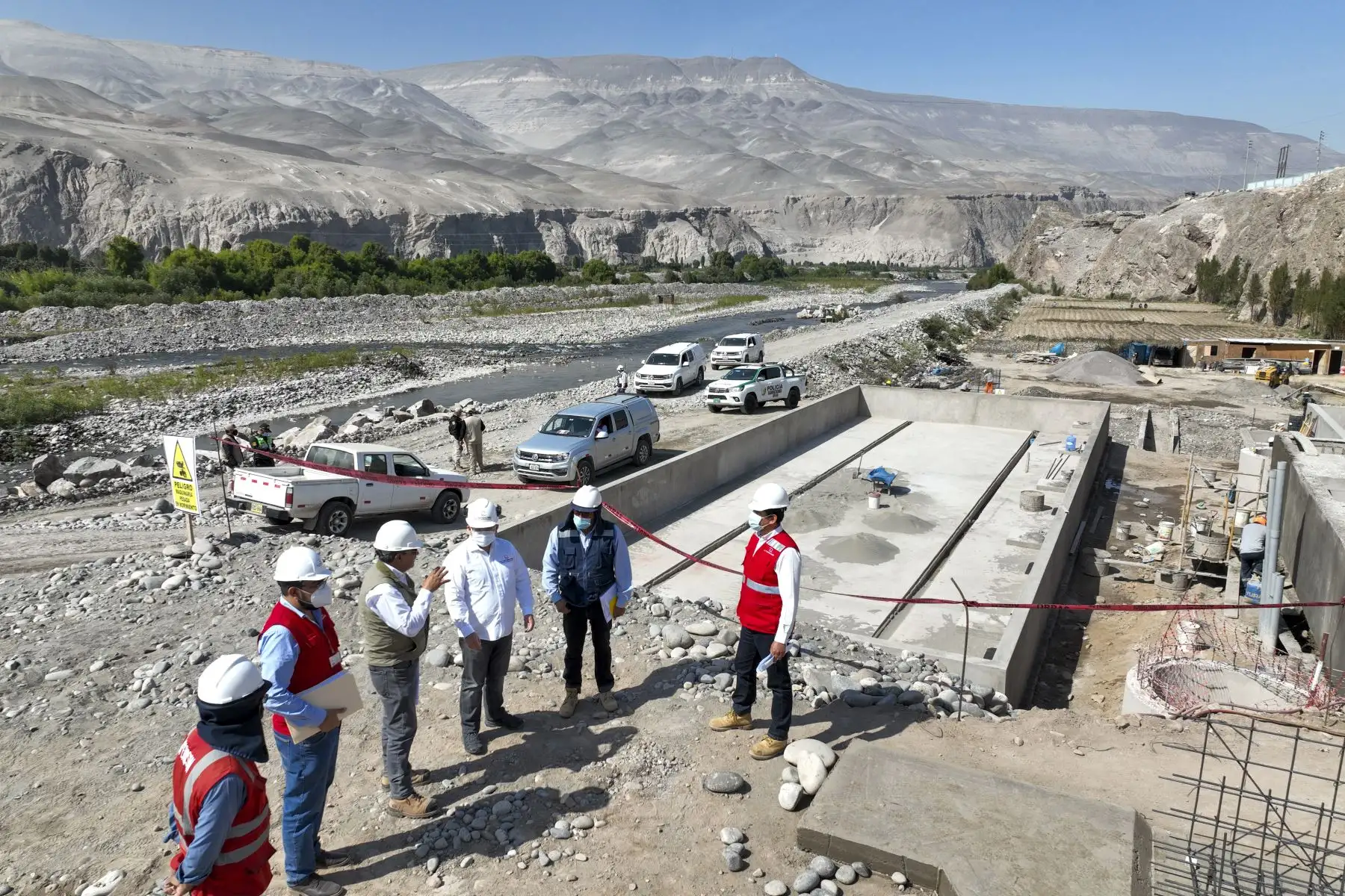 El contralor general Nelson Shack, supervisó la construcción de la carretera Ayo – Andamayo y sostuvo reunión con autoridades de la Provincia de Castilla como parte de sus actividades en la región de Arequipa. Foto: Difusión