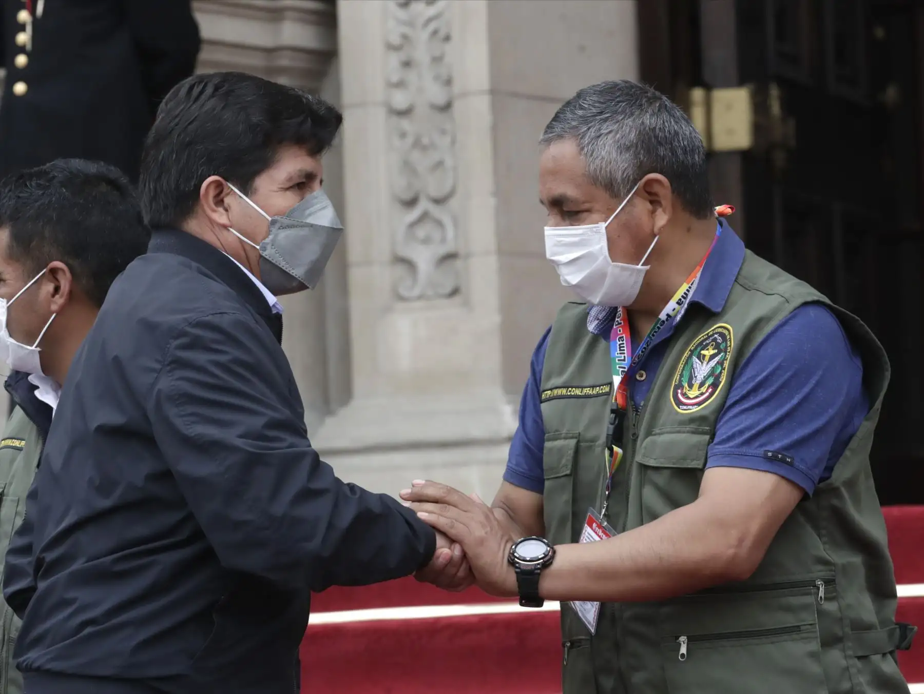 El presidente Pedro Castillo recibe a integrantes de la Confederación de Licenciados de las Fuerzas Armadas en la sede de Palacio de Gobierno. Foto: ANDINA/Prensa Presidencia