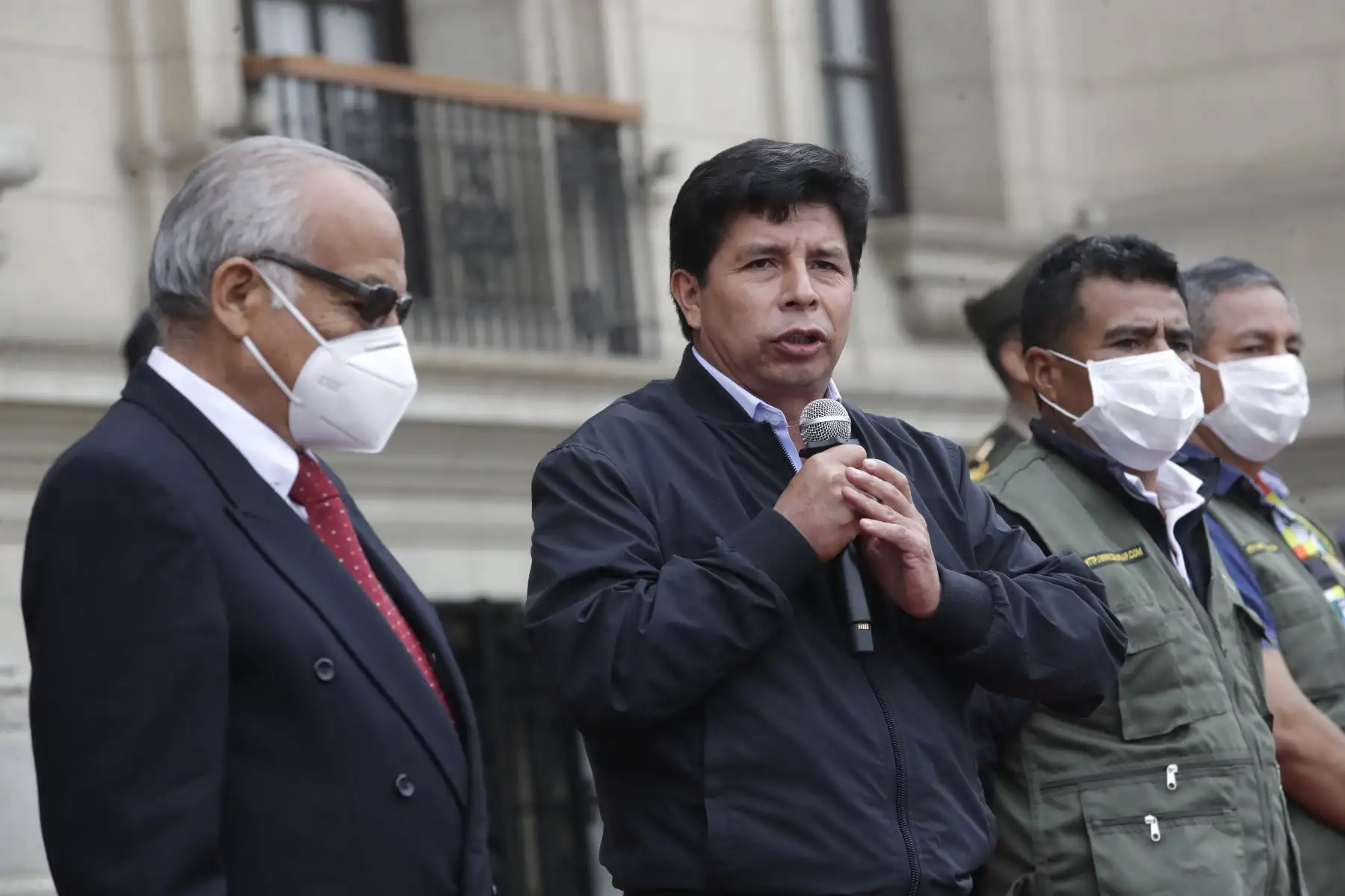 El presidente Pedro Castillo recibe a integrantes de la Confederación de Licenciados de las Fuerzas Armadas en la sede de Palacio de Gobierno. Foto: ANDINA/Prensa Presidencia