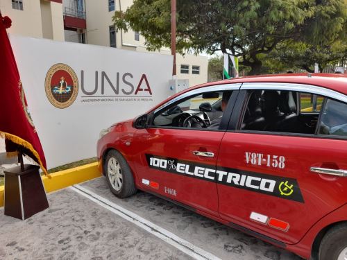 Conoce el novedoso prototipo de auto eléctrico diseñado por estudiantes de posgrado de la Universidad Nacional San Agustín de Arequipa. El vehículo ayudaría a reducir el impacto de la contaminación ambiental. ANDINA/Difusión