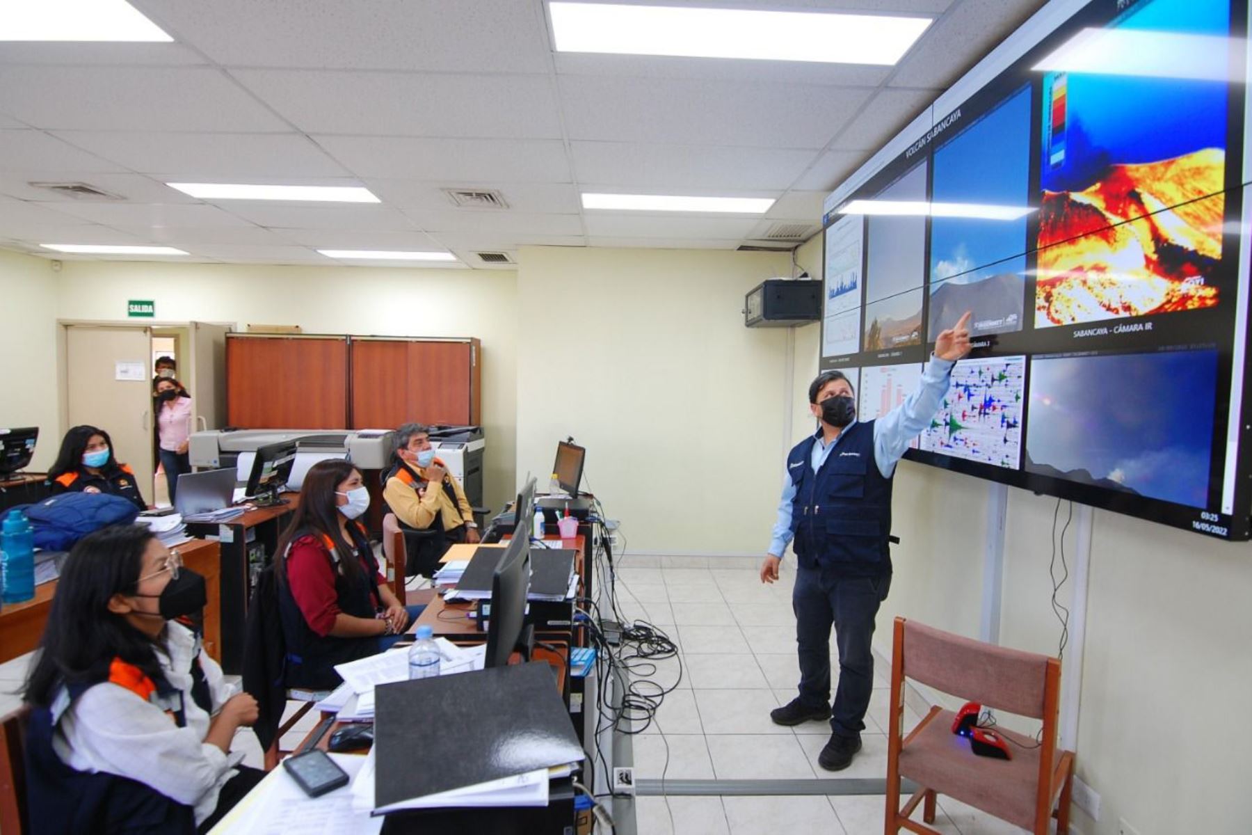 El Ingemmet puso a disposición del COER Arequipa su plataforma de monitoreo volcánico en tiempo real. Foto: Ingemmet