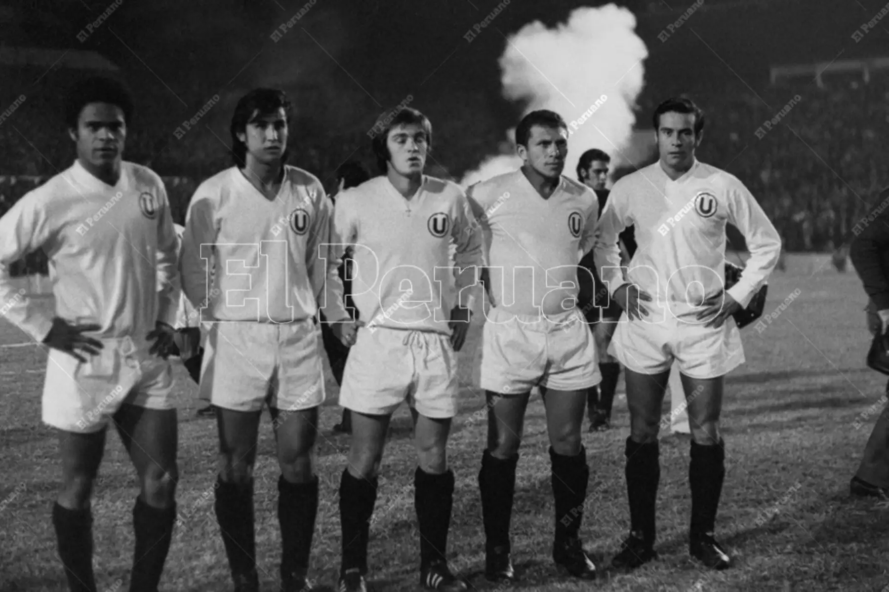 Avellaneda - 24 de mayo 1972 / Juan José Muñante, Percy Rojas, Rubén Techera, Luis Cruzado y Oswaldo Ramírez, figuras de  Universitario de Deportes. El cuadro peruano cayó 2-1 ante Independiente de Avellaneda  en el partido de vuelta de la final de la Copa Libertadores de América. 
Foto: Archivo Histórico de El Peruano / Máximo Miralles