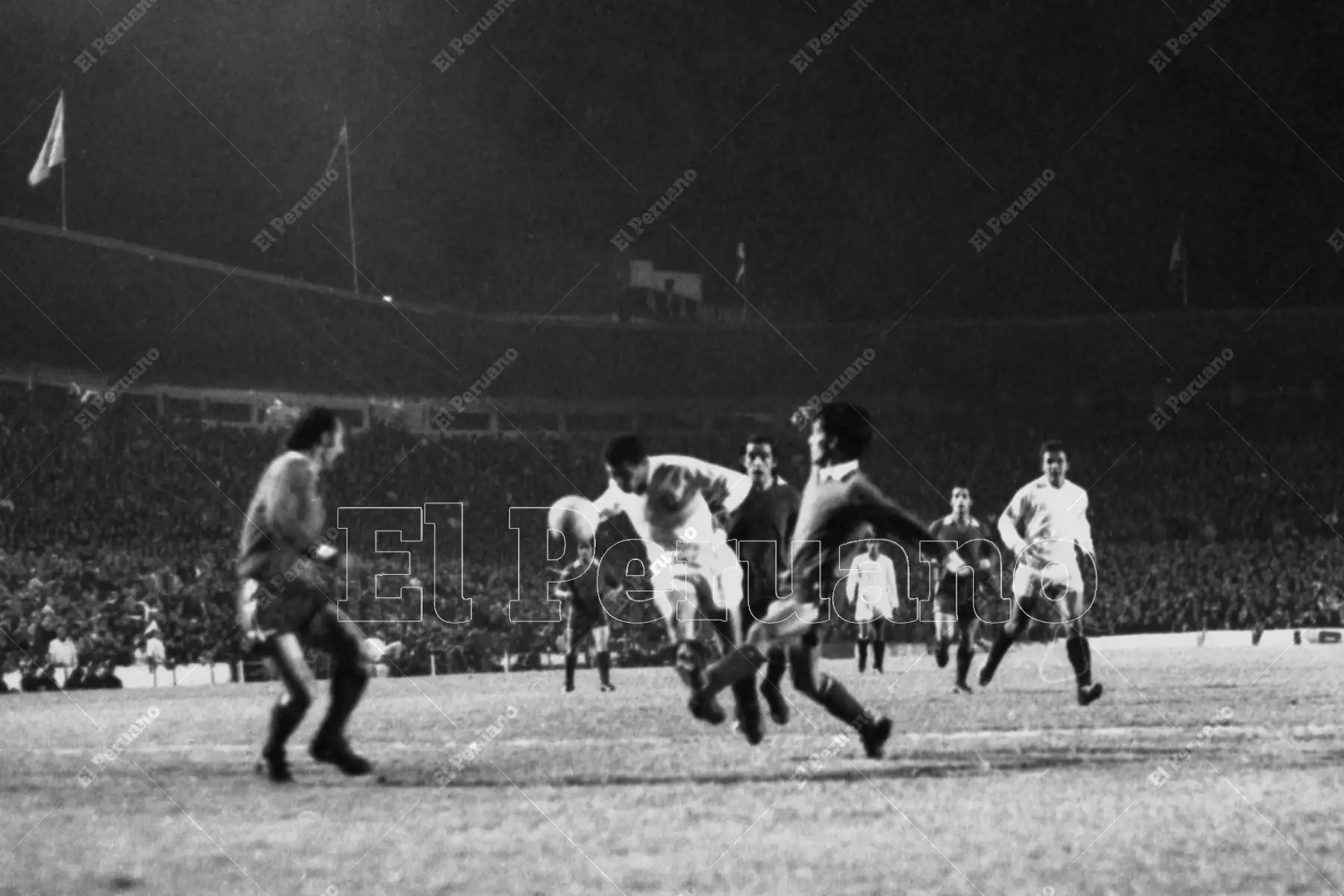 Avellaneda - 24 de mayo 1972 / Universitario de Deportes cayó 2-1 ante Independiente de Avellaneda  en el partido de vuelta de la final de la Copa Libertadores de América. El cuadro argentino se consagró campeón del torneo continental. 
Foto: Archivo Histórico de El Peruano / Máximo Miralles