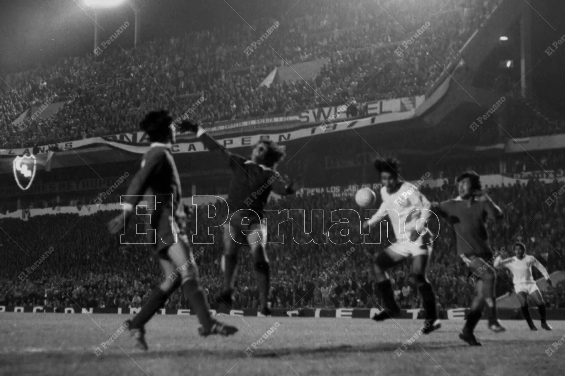 Avellaneda - 24 de mayo 1972 / Universitario de Deportes cayó 2-1 ante Independiente de Avellaneda  en el partido de vuelta de la final de la Copa Libertadores de América. El cuadro argentino se consagró campeón del torneo continental. 
Foto: Archivo Histórico de El Peruano / Máximo Miralles