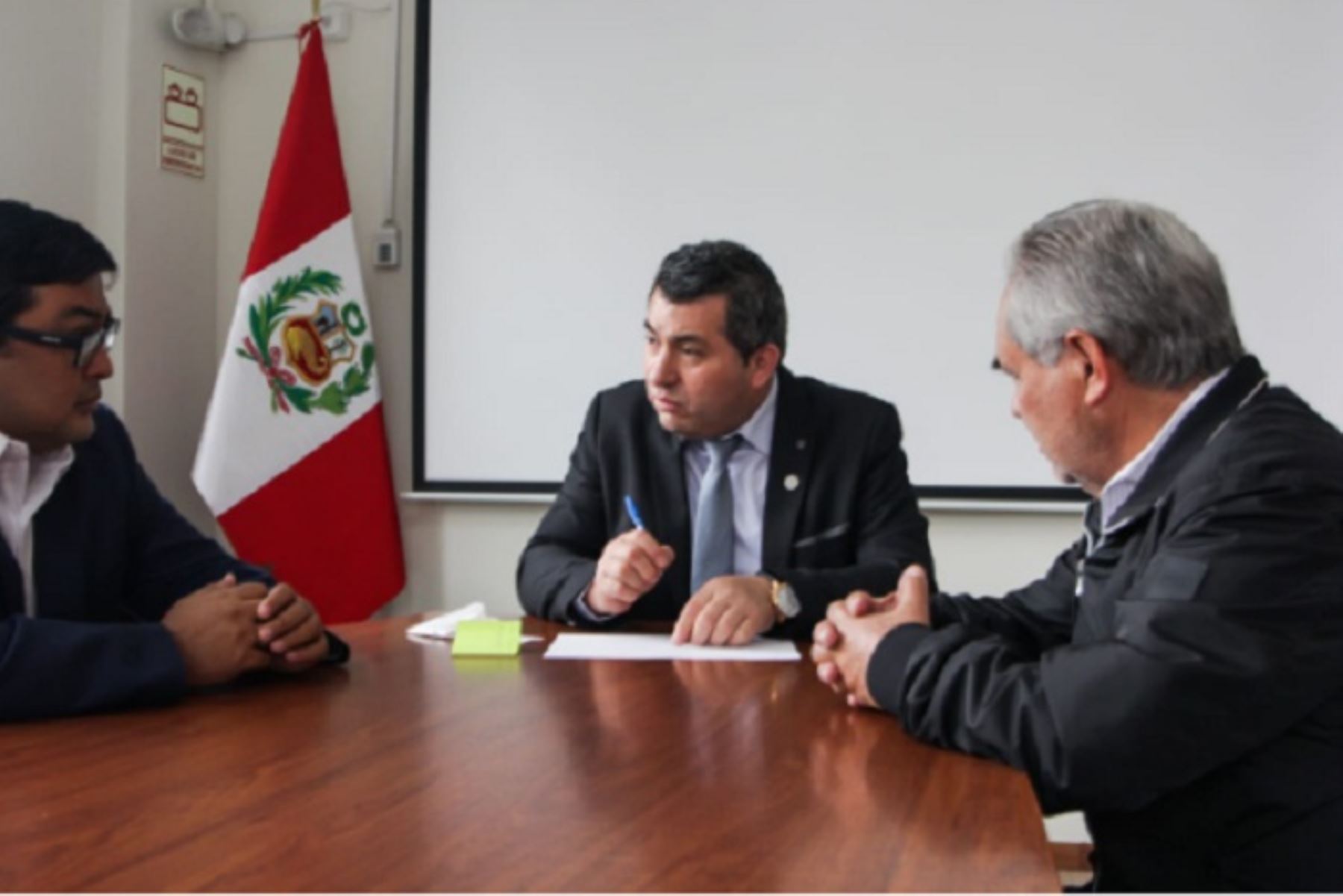 El director ejecutivo de la ARCC, Robert López, ratificó su compromiso de acelerar los proyectos en ejecución y pendientes de financiamiento, así como trabajar articuladamente con los gobiernos regionales y locales.