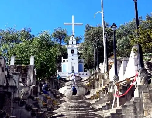 El cerro Santa Apolonia, uno de los principales atractivos turísticos de Cajamarca, volverá a recibir visitantes a partir de julio luego de concluir los trabajos de acondicionamiento y seguridad. Foto: ANDINA/difusión.