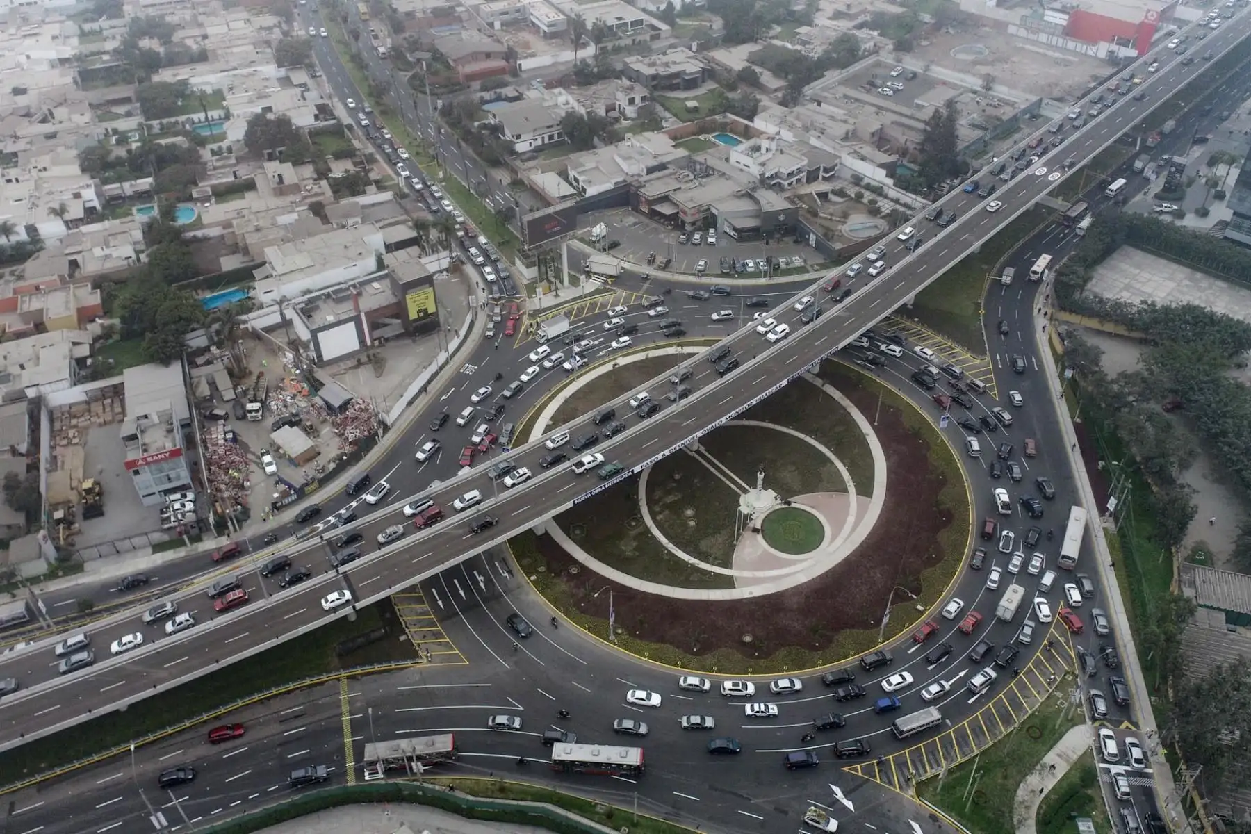 La Municipalidad de Lima inauguró el paso a desnivel en el óvalo Monitor Huáscar, el cual permitirá reducir la carga vehicular en beneficio de más de 500 mil vecinos de La Molina y Surco y a usuarios de otros distritos. Foto: ANDINA/ Municipalidad de Lima