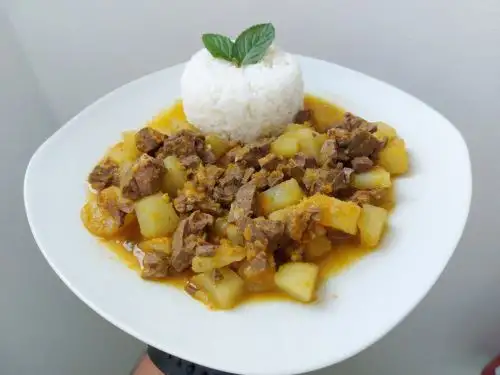 La chanfainita es un plato tradicional peruano elaborado a base de bofe, un alimento que destaca por su alto valor nutricional y su consumo es recomendado para los estudiantes.