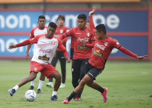 Pedro Aquino se sumó a los entrenamientos de la selección peruana