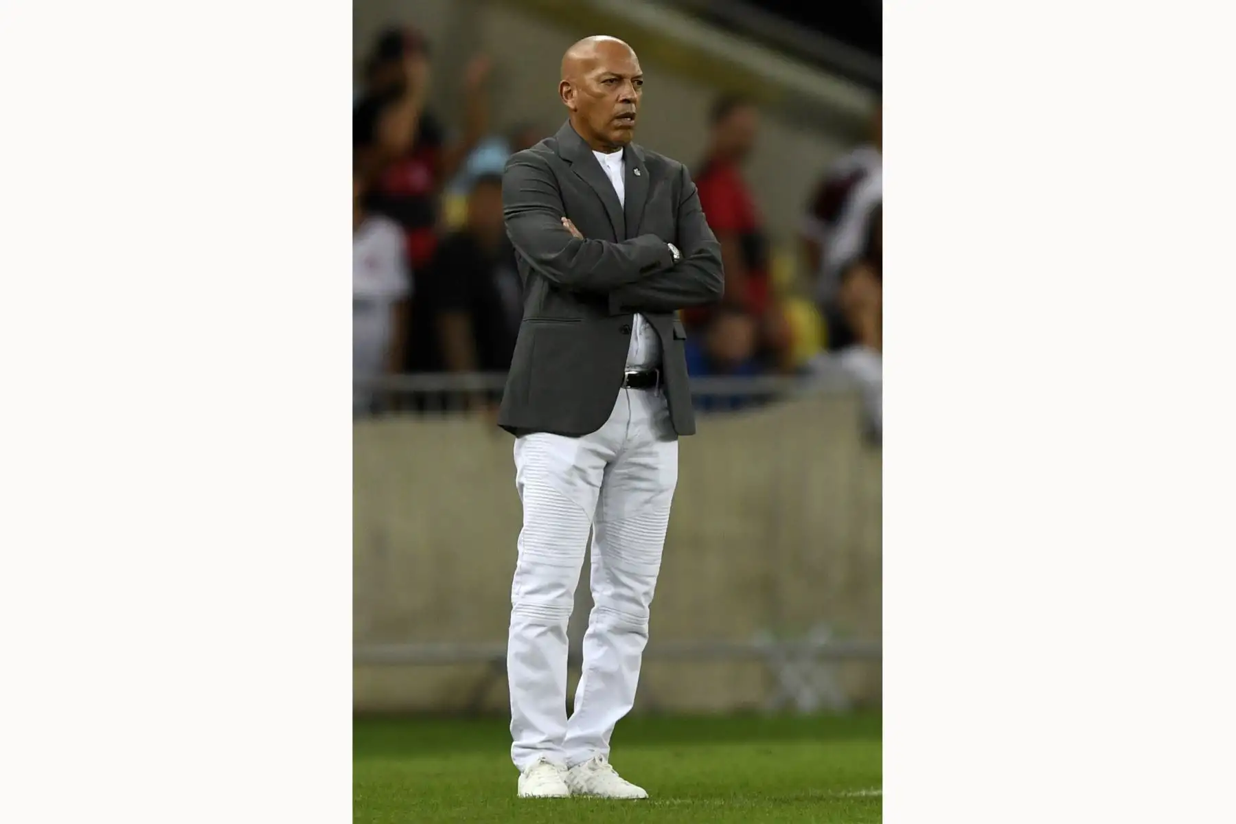 El entrenador de Sporting Cristal de Perú, Roberto Mosquera, gesticula  durante el partido de fútbol del día de hoy por la fase de grupos de la Copa Libertadores entre Flamengo de Brasil y Sporting Cristal de Perú, en el estadio Maracaná de Río de Janeiro, Brasil.
Foto: AFP
