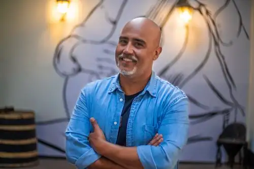 Marco Romero y su propuesta criolla titulada  “Que me lleve el viento.