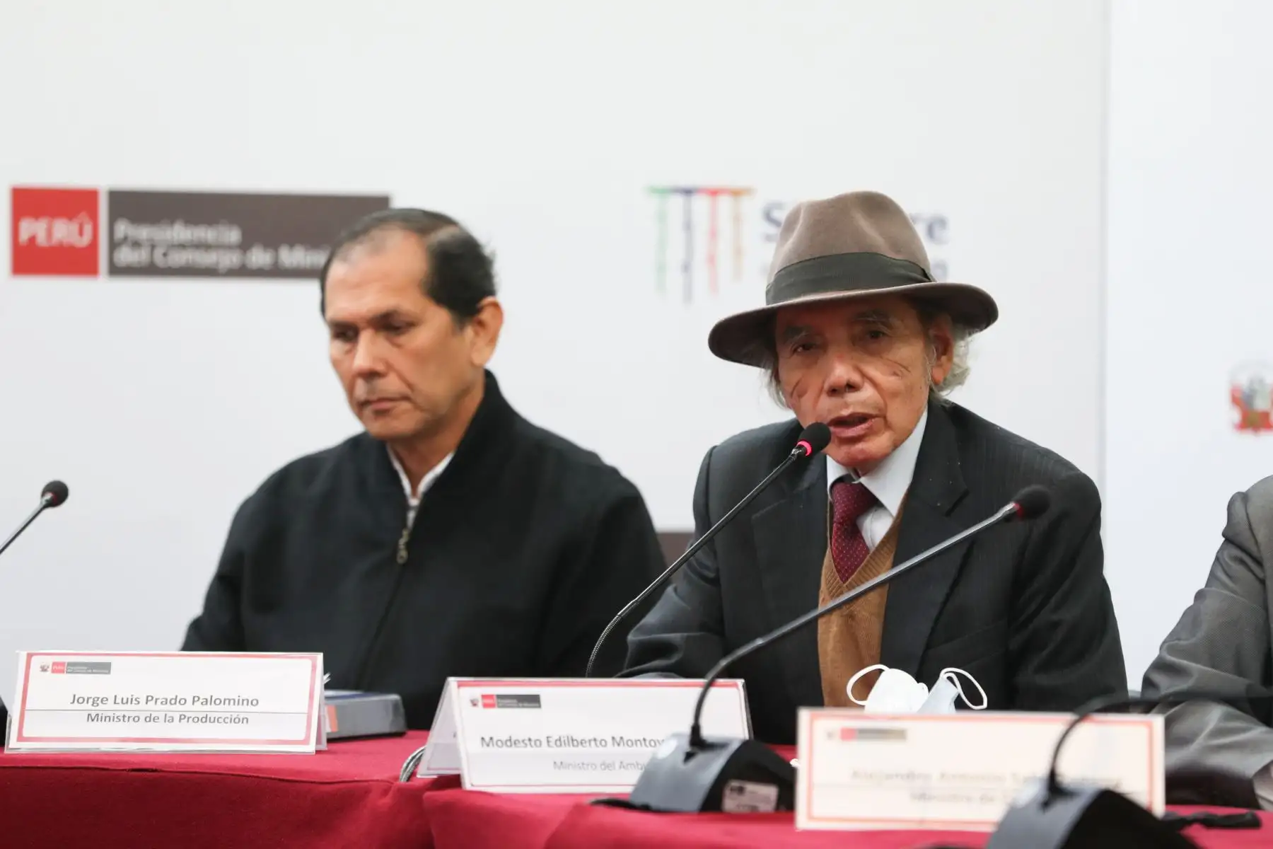 Ministro de Ambiente, Modesto Montoya, participó de la conferencia de prensa brindada luego de la sesión de Consejo de Ministros para informar a la ciudadanía sobre las últimas decisiones adoptadas en sesión del Consejo de Ministros.
Foto: ANDINA/ PCM