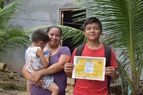 El programa Juntos promueve el acceso a la educación y combate la deserción escolar en una población de 86,416 niños, niñas y adolescentes pertenecientes a familias afiliadas de las 6 provincias de la región Loreto-Iquitos.