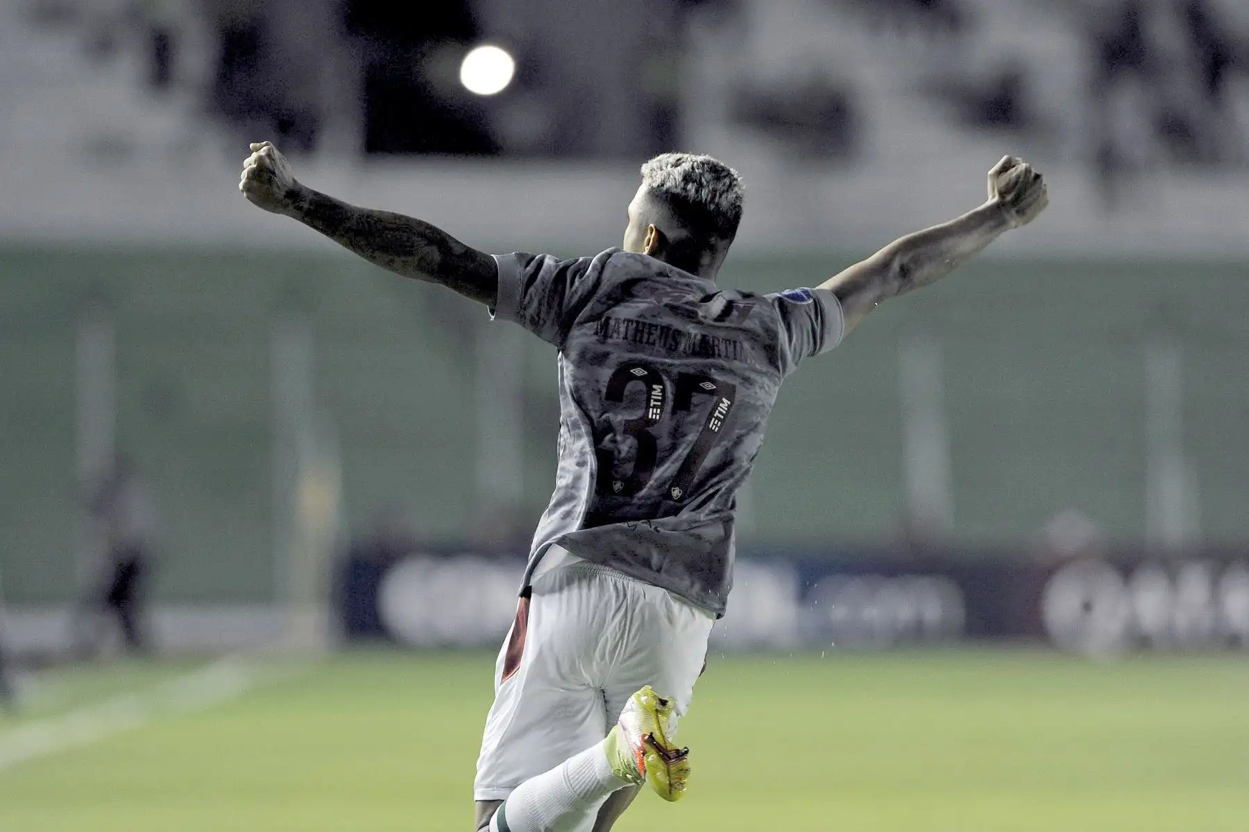 El Fluminense Matheus Martins de Brasil celebra después de anotar un gol contra Oriente Petrolero de Bolivia durante su partido de fútbol de la fase de grupos de la Copa Sudamericana en el estadio Ramón Aguilera Costas en Santa Cruz. Foto: AFP