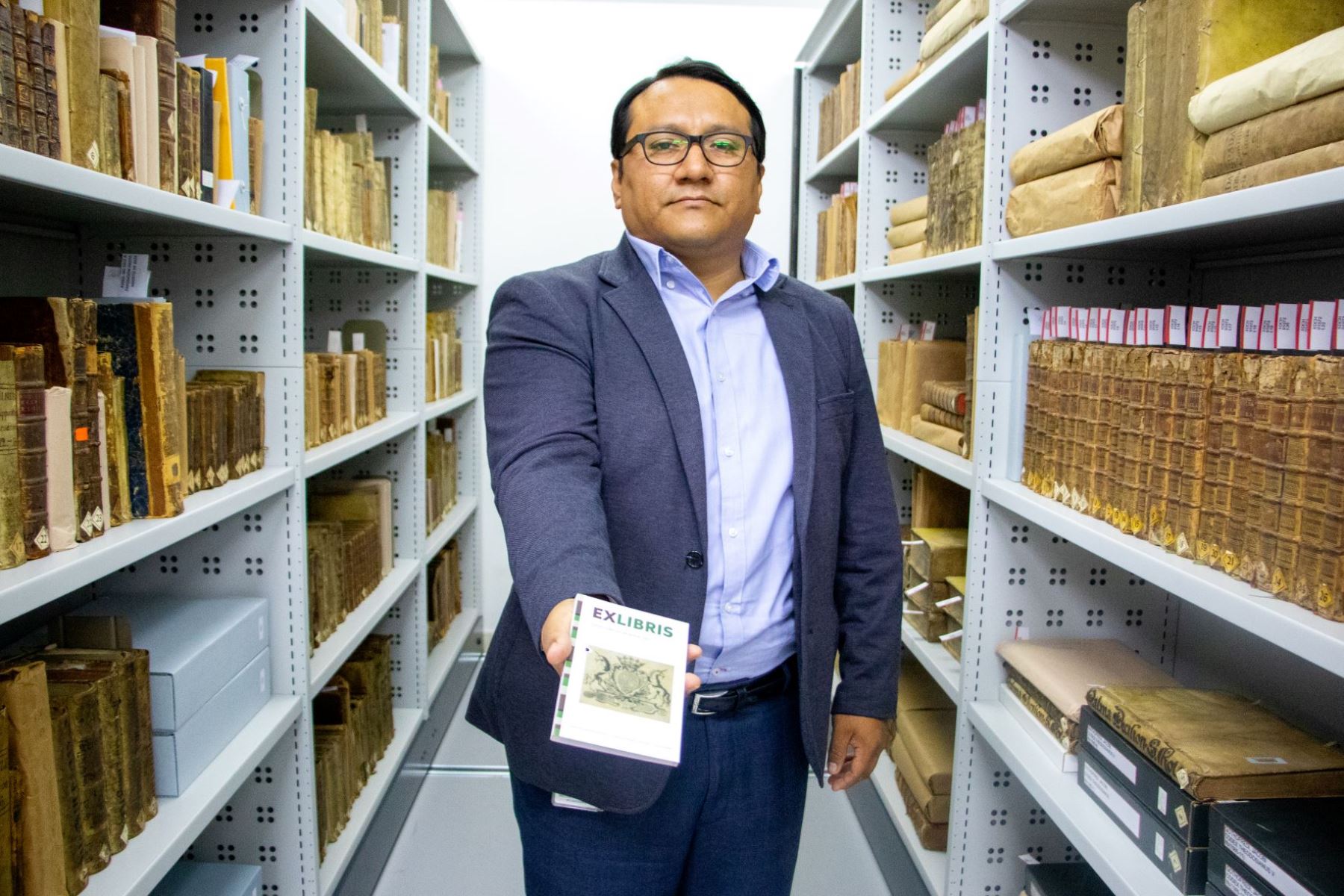 Biblioteca Nacional del Perú publica primer álbum de exlibris en el Perú.