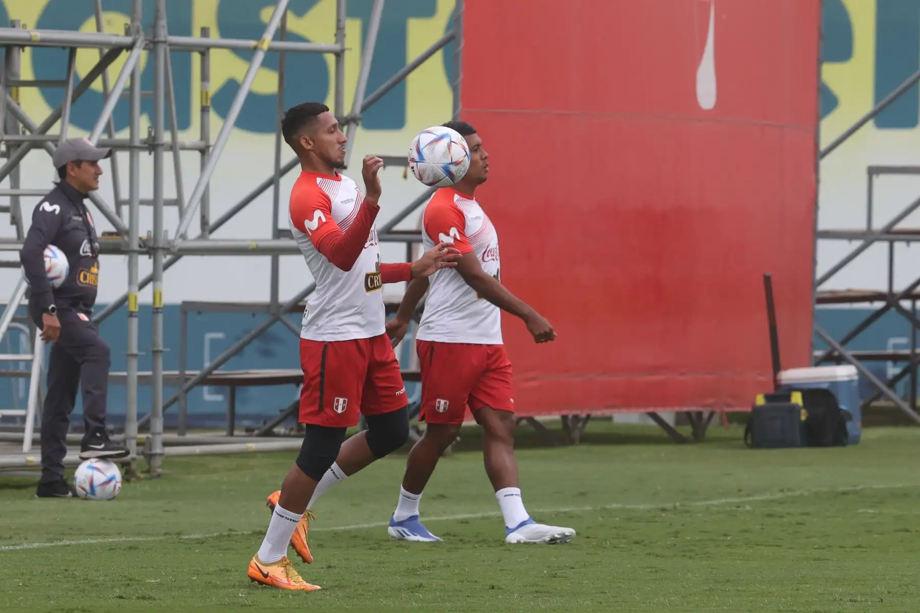 La selección peruana en su cuarto día de entrenamiento en la Videna.  Crhistofer Gonzales durante los entrenamientos: ANDINA/Melina Mejía