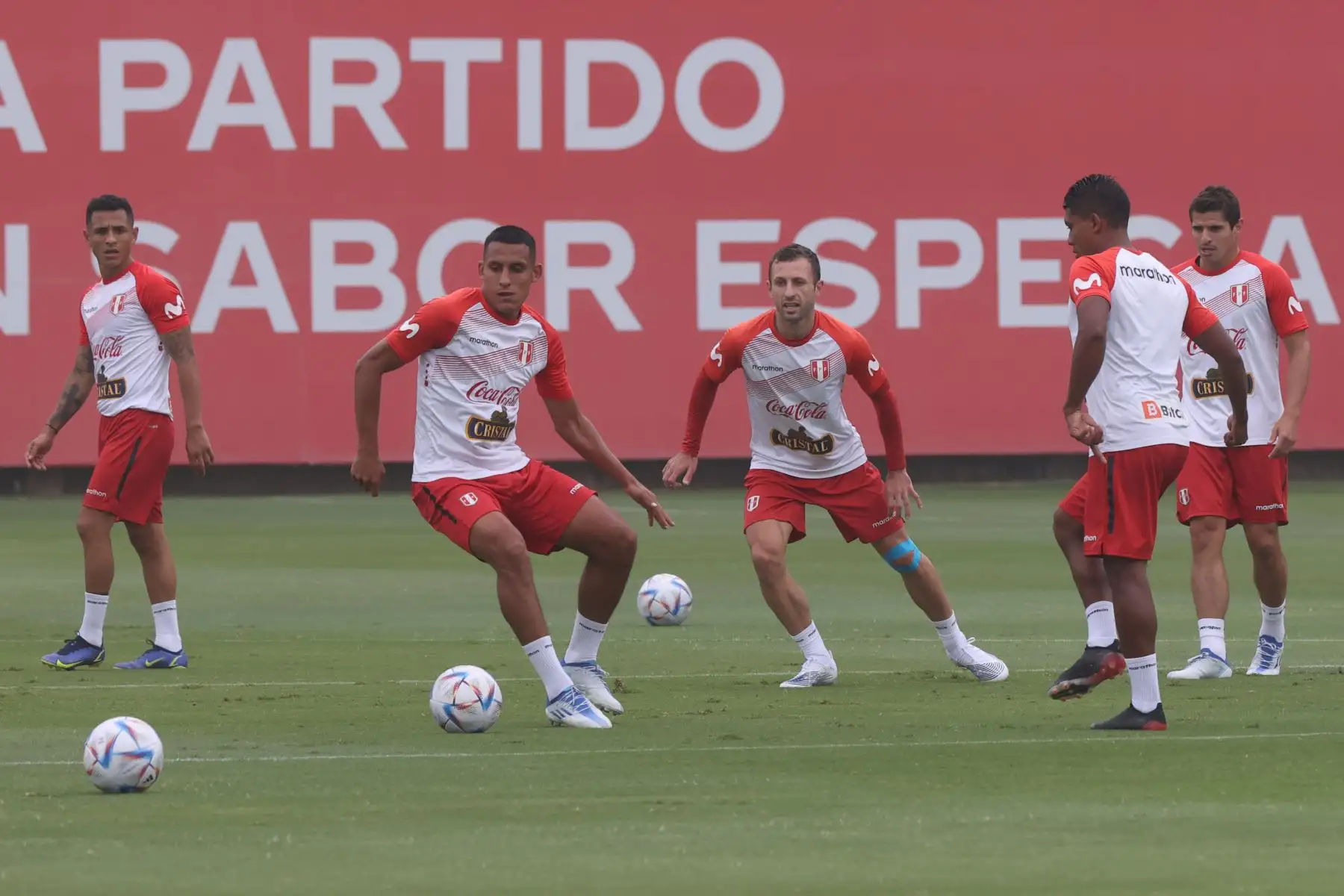 La selección peruana en su cuarto día de entrenamiento en la Videna.  Alex Valera y Horacio Calcaterra, Aldo Corso durante los entrenamientos: ANDINA/Melina Mejía