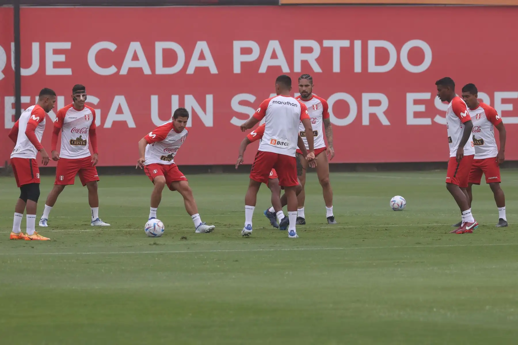 La selección peruana en su cuarto día de entrenamiento en la Videna.  Alex Valera y Paolo Guerrero, Crhistofer Gonzales, Aldo Corso, Luis Abram, Miguel Araujo,  durante los entrenamientos: ANDINA/Melina Mejía
