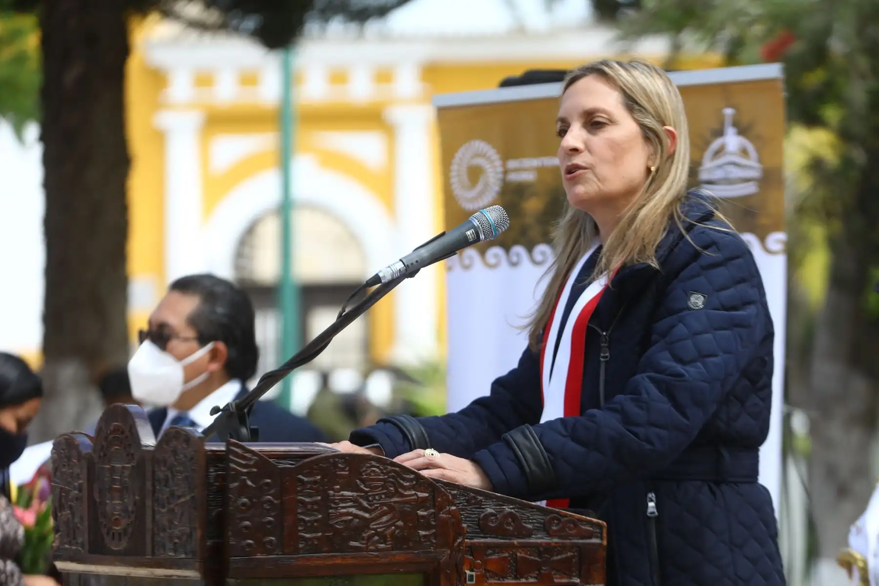 Presidenta del Congreso,  Maricarmen Alva Prieto participa en la ceremonia de develamiento de la placa conmemorativa por los primeros doscientos años de funcionamiento del Congreso de la República, realizado en la Plaza de Armas de Lambayeque.
Foto: ANDINA/Congreso de la República