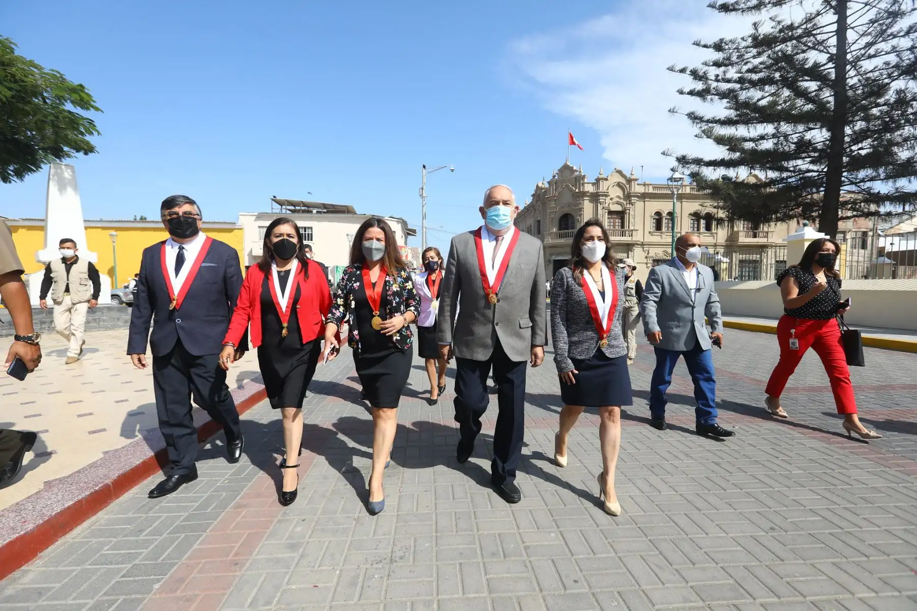 Presidenta del Congreso,  Maricarmen Alva Prieto participa en la ceremonia de develamiento de la placa conmemorativa por los primeros doscientos años de funcionamiento del Congreso de la República, realizado en la Plaza de Armas de Lambayeque.
Foto: ANDINA/Congreso de la República