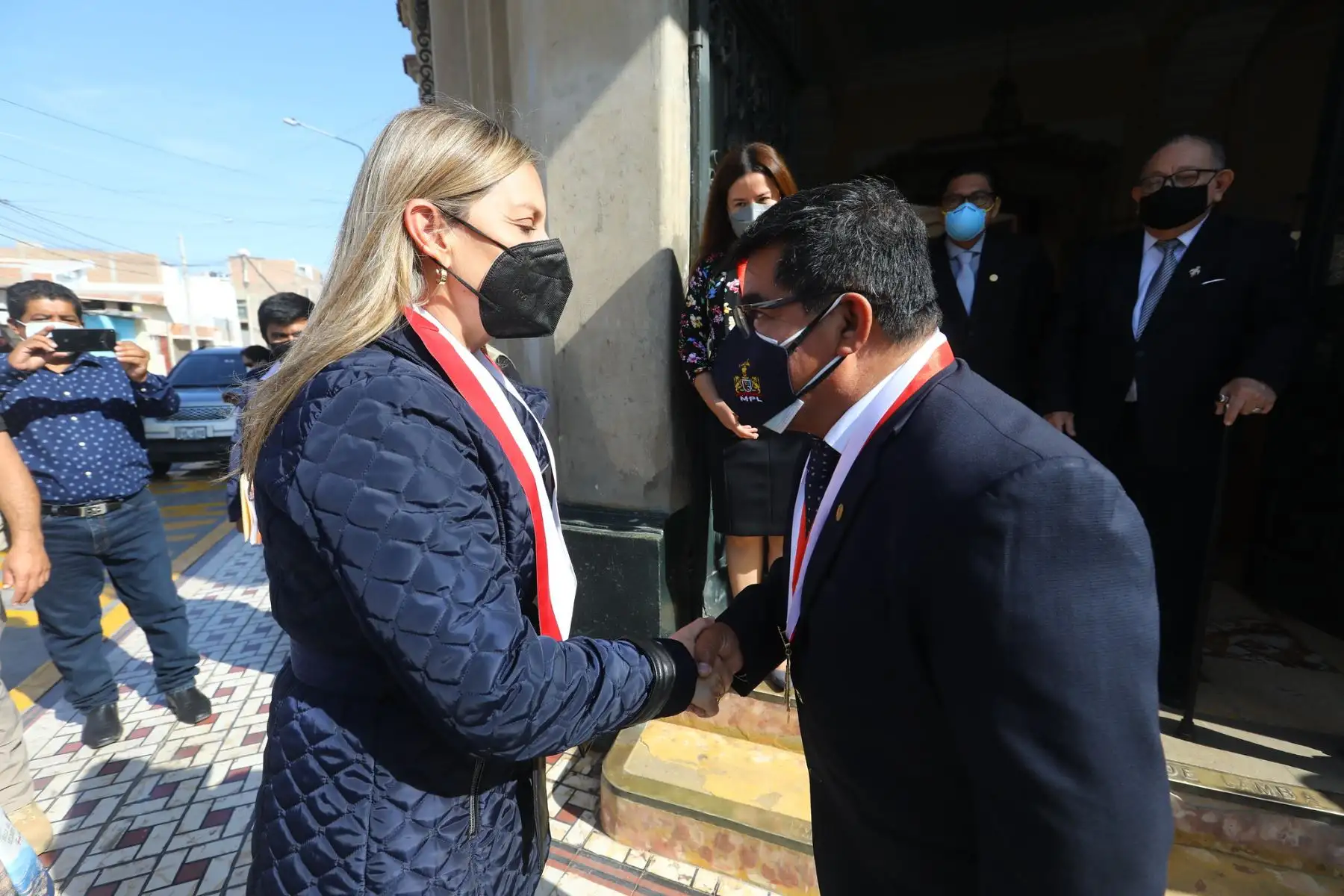 Presidenta del Congreso,  Maricarmen Alva Prieto participa en la ceremonia de develamiento de la placa conmemorativa por los primeros doscientos años de funcionamiento del Congreso de la República, realizado en la Plaza de Armas de Lambayeque.
Foto: ANDINA/Congreso de la República