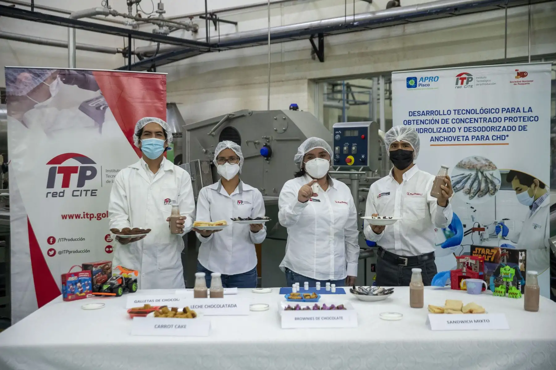 Investigadores peruanos han desarrollado un concentrado proteico de anchoveta, libre de olor y sabor a pescado, con un alto porcentaje de proteína mayor al 80%, y que puede ser incorporado a cualquier alimento de consumo masivo como el pan, fideos, arroz, yogurt y hasta leche chocolatada. Foto: ANDINA/Carla Patiño