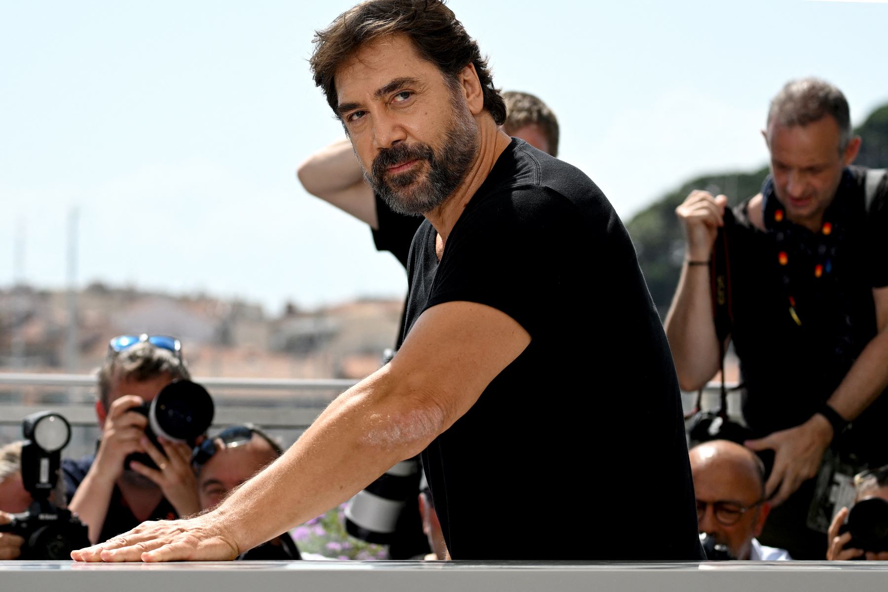El primer actor español en ganar un Óscar, por su papel de un psicópata asesino en "No es país para viejos" (2007) de los hermanos Cohen, desgranó, entre bromas, algunas anécdotas de su filmografía. Foto: AFP