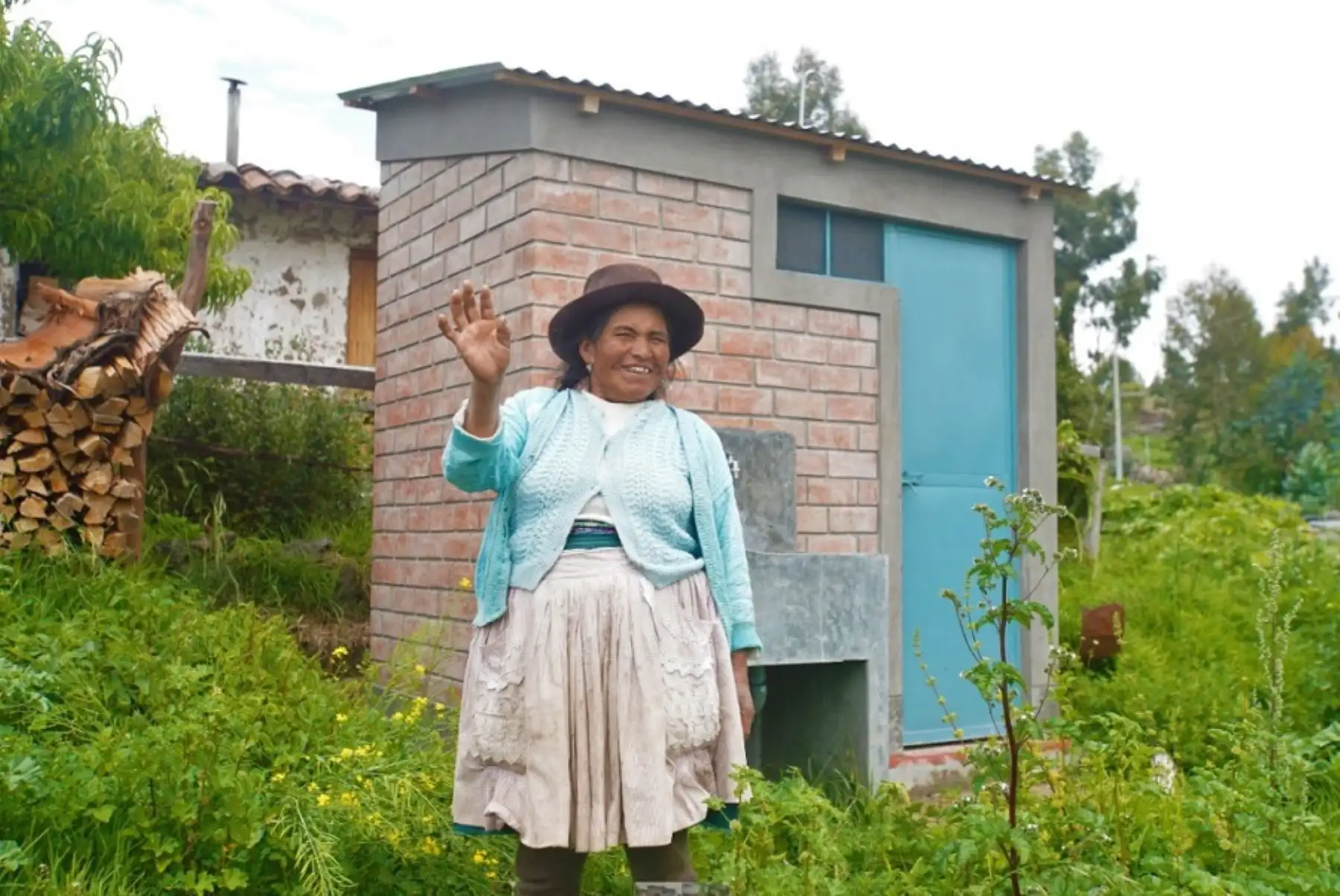 Entre los principales componentes del proyecto figura la construcción de 102 unidades básicas de saneamiento (UBS), que incluyen sanitarios, duchas, lavamanos y lavaderos multiusos con un sistema de agua potable.