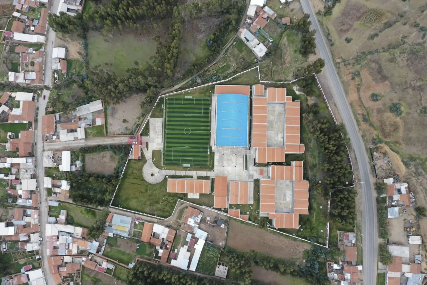 El Programa Nacional de Infraestructura Educativa (Pronied), del Ministerio de Educación (Minedu), inauguró la nueva y moderna infraestructura de la IE N.° 86559 Libertador San Martín, ubicada en el distrito y provincia de Recuay, en Áncash, que atiende a 450 estudiantes de la región. Foto: Difusión