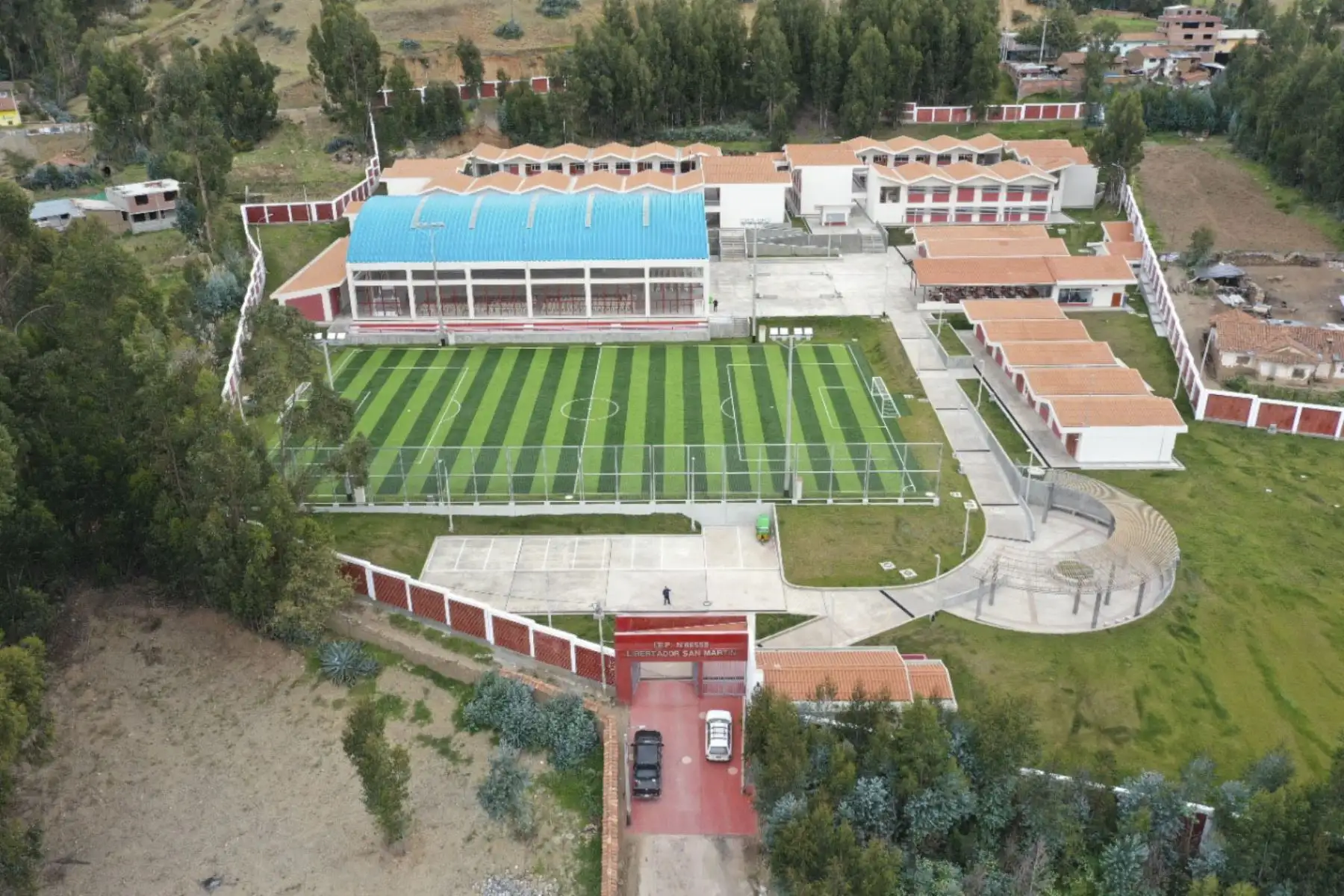 El Programa Nacional de Infraestructura Educativa (Pronied), del Ministerio de Educación (Minedu), inauguró la nueva y moderna infraestructura de la IE N.° 86559 Libertador San Martín, ubicada en el distrito y provincia de Recuay, en Áncash, que atiende a 450 estudiantes de la región. Foto: Difusión