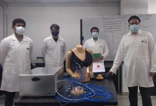 Uno de los proyectos de investigación desarrollados por la Universidad Católica San Pablo de Arequipa que destacan por su aporte social son “Mabis”, un brasier dotado de sensores que permiten la detección temprana de Cáncer de mama, que ya puede ser usado por los médicos.