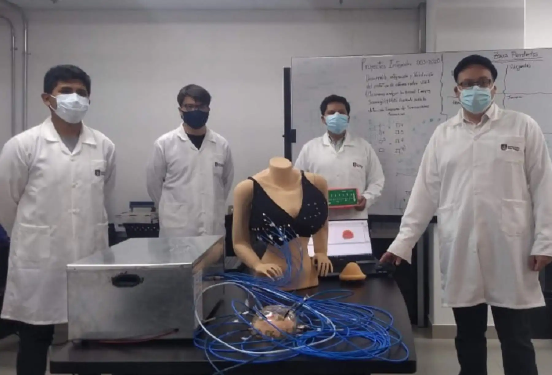 Uno de los proyectos de investigación desarrollados por la Universidad Católica San Pablo de Arequipa que destacan por su aporte social son “Mabis”, un brasier dotado de sensores que permiten la detección temprana de Cáncer de mama, que ya puede ser usado por los médicos.